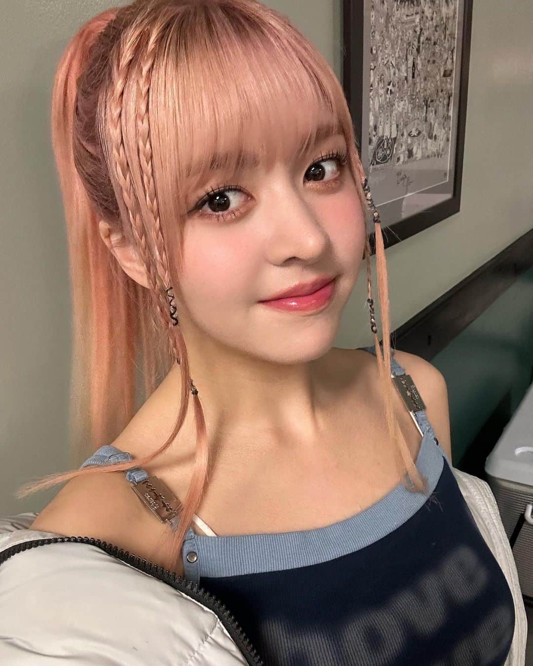NMIXXのインスタグラム：「A collection of selfies #NMIXX #엔믹스 #LILY #릴리」