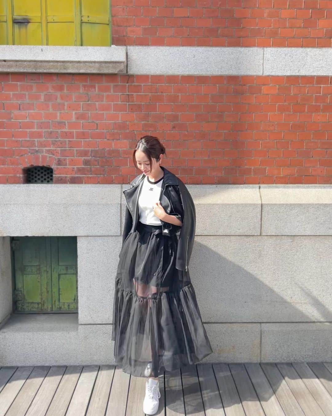 井上晃子さんのインスタグラム写真 - (井上晃子Instagram)「suke suke🖤  "organdy ribbon skirt/black"  付属のペチコートではなくショートパンツやミニスカにレイヤードする装いをたのしんでます  #akiki#madeinjapan#sukesuke」5月20日 11時54分 - akiki_2015