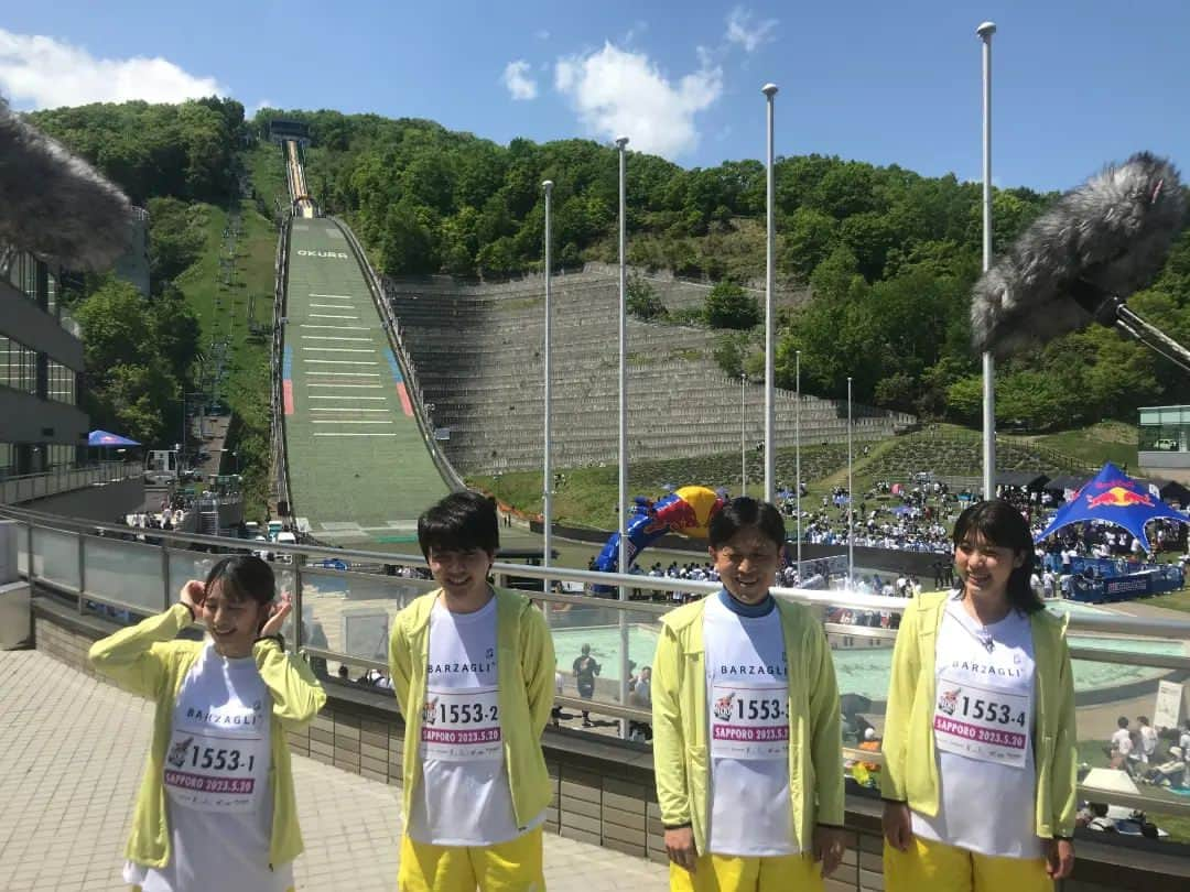 北海道テレビ「イチオシ！モーニング」さんのインスタグラム写真 - (北海道テレビ「イチオシ！モーニング」Instagram)「いよいよ迫ってきました #RedBull400   #イチモニ からの挑戦者は #室岡里美 ← #総監督 #林和人  #藤澤達弥  #福地妃菜美 …の #アナウンサー ４人チーム🙌  #大倉山ジャンプ競技場 の急坂を全力で駆け上がります💃  #なるか記録更新 #放送は5月24日水曜日」5月20日 11時55分 - htb_ichimoni