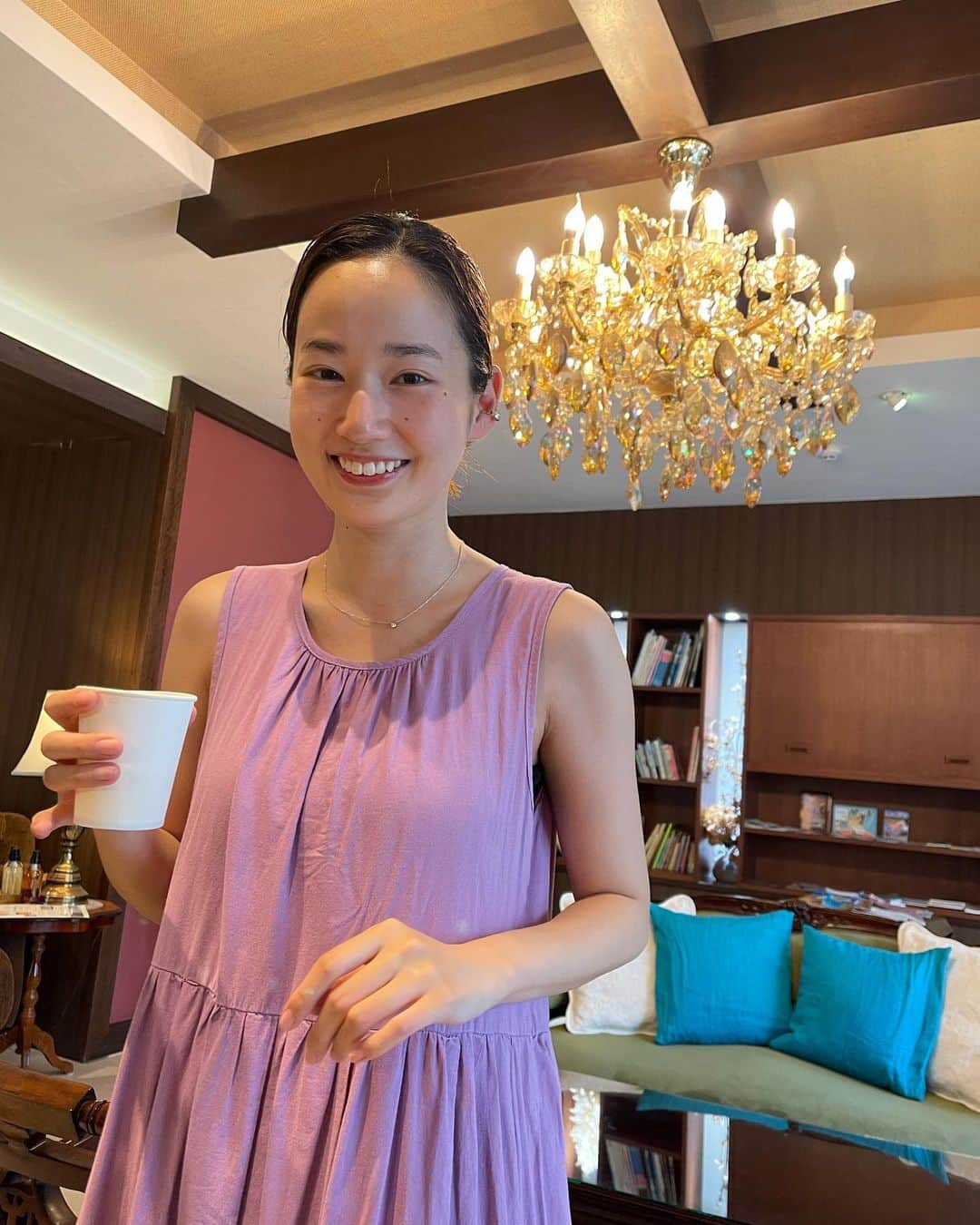 高嶋香帆のインスタグラム：「コーヒーは毎日飲みたい派です。  最後の動画は豪雨が落ち着くまでコーヒー飲みながらBGMに合わせて踊る人たちです💃」