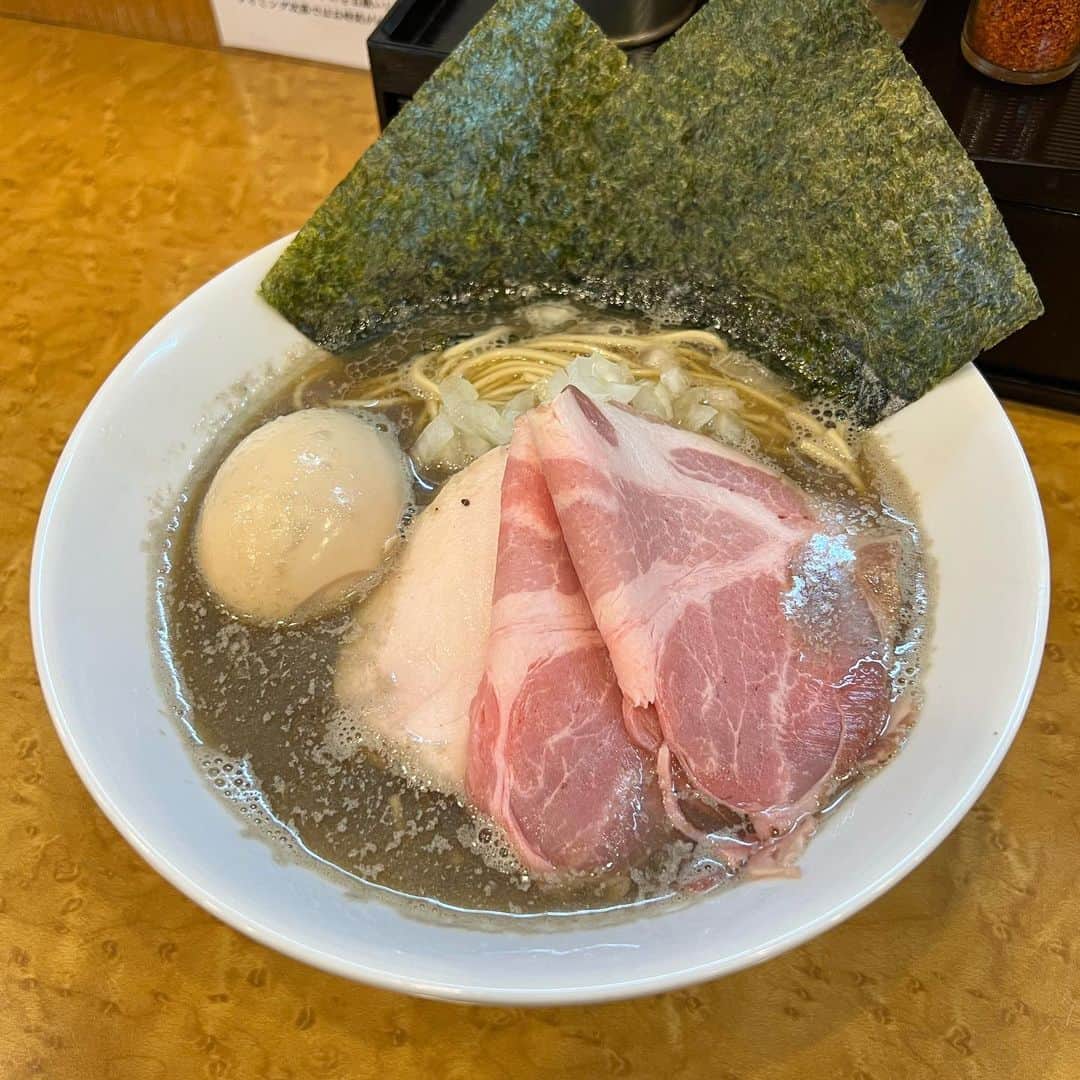 のインスタグラム：「2023年の二十五杯目🍜  中華そば 児ノ木 (落合)  特製純煮干しそば  美味しゅうございました🙏  ⭐️⭐️⭐️⭐️」