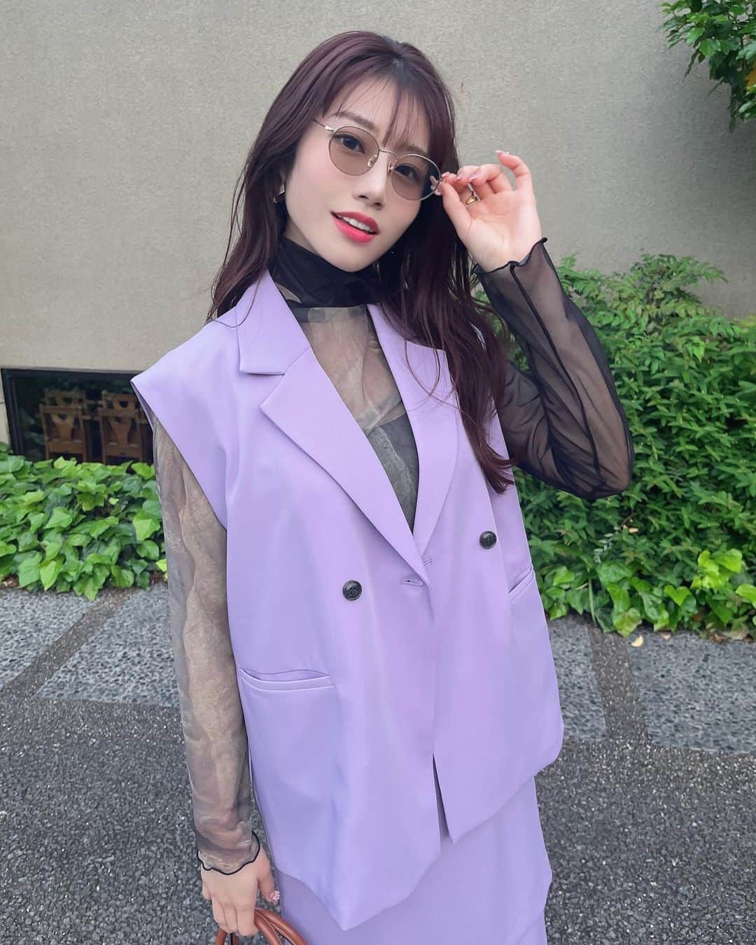 河北彩花のインスタグラム：「. . 💜💜😎     #休日コーデ  #さいかのしふく」