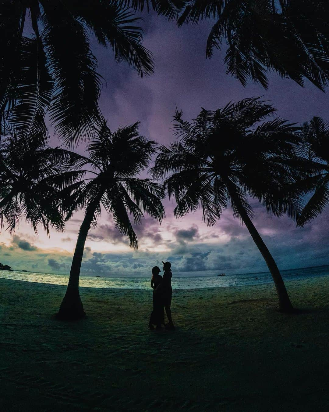 近藤あやさんのインスタグラム写真 - (近藤あやInstagram)「GoPro shots taken in the Maldives🇲🇻!⠀ ⠀  モルディブをGoProで切り取ってみた📸 ゴープロカラー全開！青が美しいね💎✨⠀ ⠀  ちなみに、ほとんどの社会を 動画から切り取った！ なのにこんなに綺麗なの #GoProHero11 凄すぎない😍？？⠀ 👇Hero11の凄いところ！ 新しい縦幅の増したセンサーが あるので、8:7で撮影出来る！⠀ ⠀ 一度撮るだけで高解像度で 横長動画や縦長動画に クロップ出来るのが最高！！⠀ ⠀ 10bit × 8:7 動画を撮るだけで、 動画からの書き出しもこんなに 美しい！✨⠀ ⠀ 世界中のゴープロファミリーと 関われた今回のモルディブイベント、 本当に最高でした😆✌️🔥⠀ ⠀ Shot on #GoPro Hero11 black #goprotravel #goprotridentcrew #clubmed #clubmedxgopro #clubmedkani #モルディブ #クラブメッド #ゴープロ #ゴープロのある生活 #goprofamily #海外旅行 #旅行好きな人と繋がりたい」5月20日 12時30分 - doraemontoaya