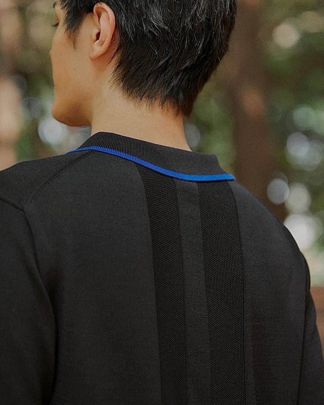 マギーのインスタグラム：「【MAGGY × WRINN GOLF 初のメンズ発表です🖤🖤🖤】  皆さまからたくさんのリクエストがあったMENSウェア！ ポロシャツをつくりました😍  5/20本日20時〜 デザインの拘りや着心地、 色の展開などインスタライブにて紹介します！  ウェア以外の質問にも答えていきたいので、 普通に遊びに来てコメントください🥰  ▶︎受注期間：5/20(土)20:00〜6/4(日)23:59 ・特典：ご購入者には直筆メッセージ入りポストカード&送料無料。 ※プロフィール欄URLよりサイトにログインできます。  #maggywrinngolf」