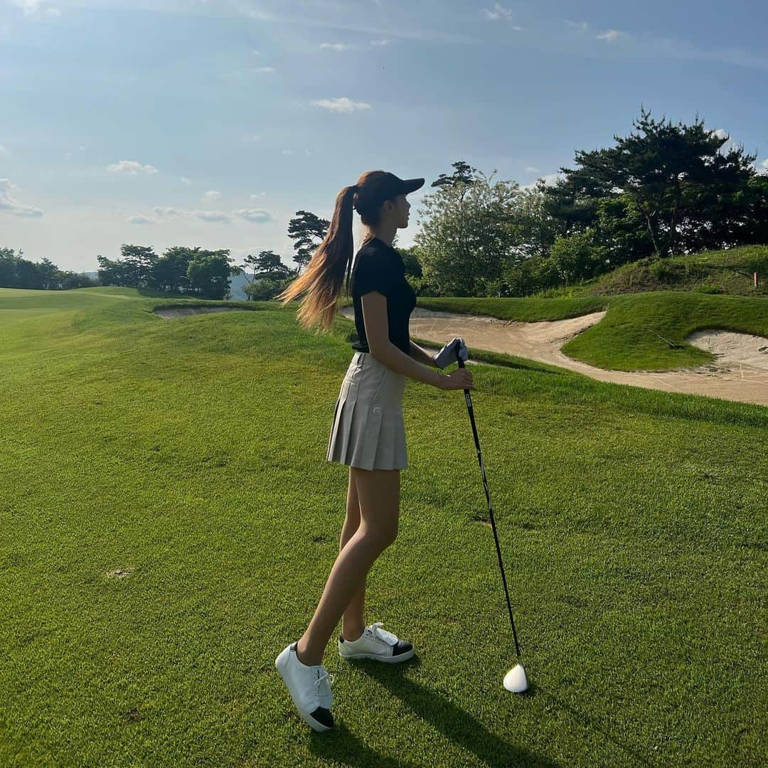 イユエリンさんのインスタグラム写真 - (イユエリンInstagram)「가장 행복한 시간⛳️  오늘 룩은 리본이 포인트!  @fairliar_official 🎀」5月20日 12時38分 - leehyemin0503