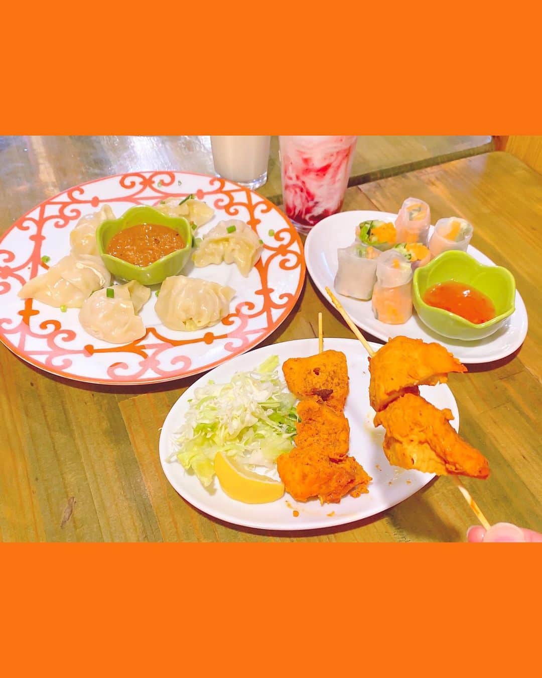 江崎びす子さんのインスタグラム写真 - (江崎びす子Instagram)「インド料理屋に入ってカレー頼まない邪道客  ブルーベリーラッシーうまたん🫐  #インド料理」5月20日 23時34分 - bisukoezaki
