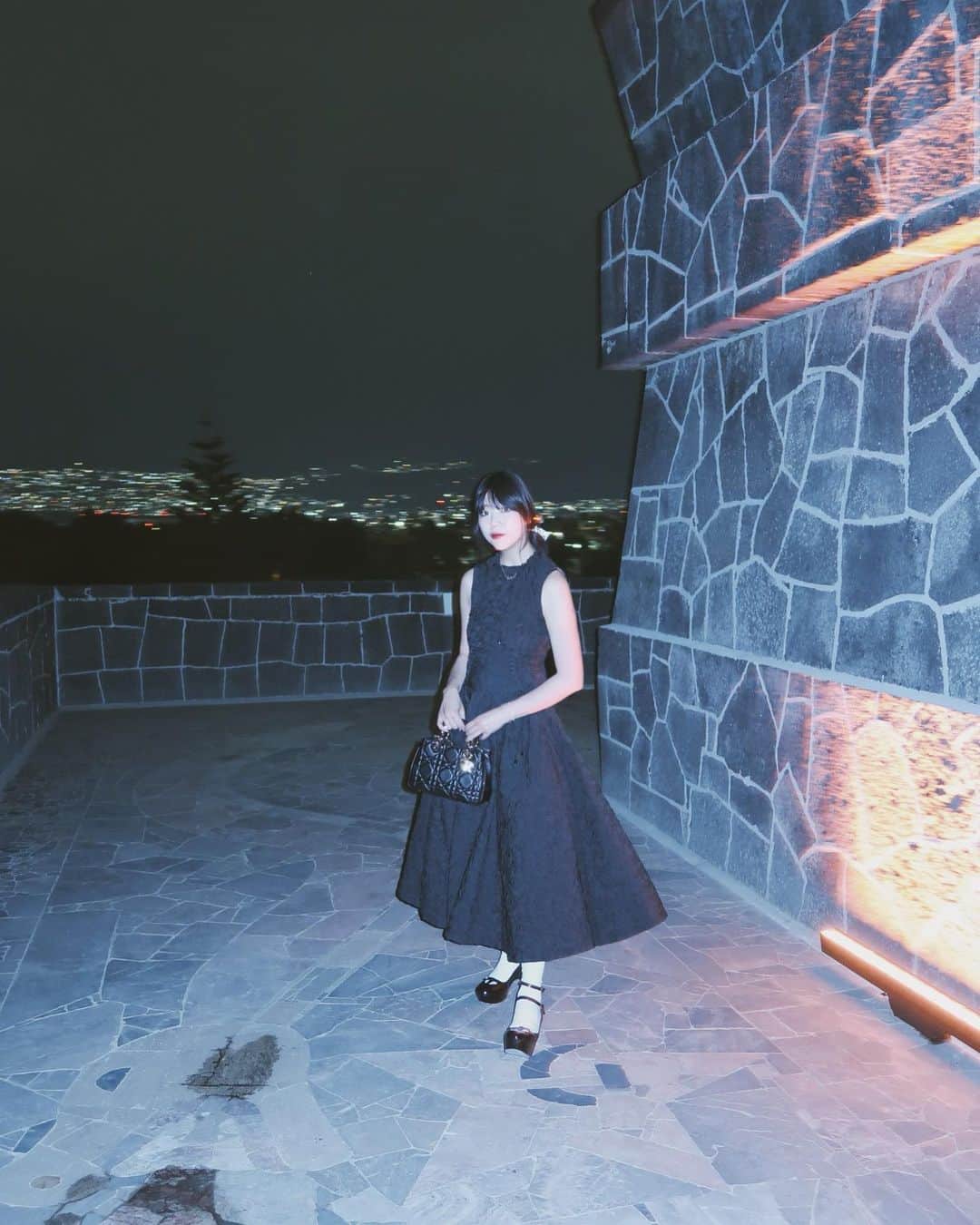 スージー・ロウさんのインスタグラム写真 - (スージー・ロウInstagram)「What’s old, what’s new, what’s ancient, what’s contemporary 🤯😱  Incredible night exploring @anahuacalli a temple to the arts, designed and conceived by Diego Rivera where @dior #DiorCruise had their welcome dinner last night So happy to be back in Mexico 🇲🇽 City after almost a decade (!)」5月20日 23時26分 - susiebubble