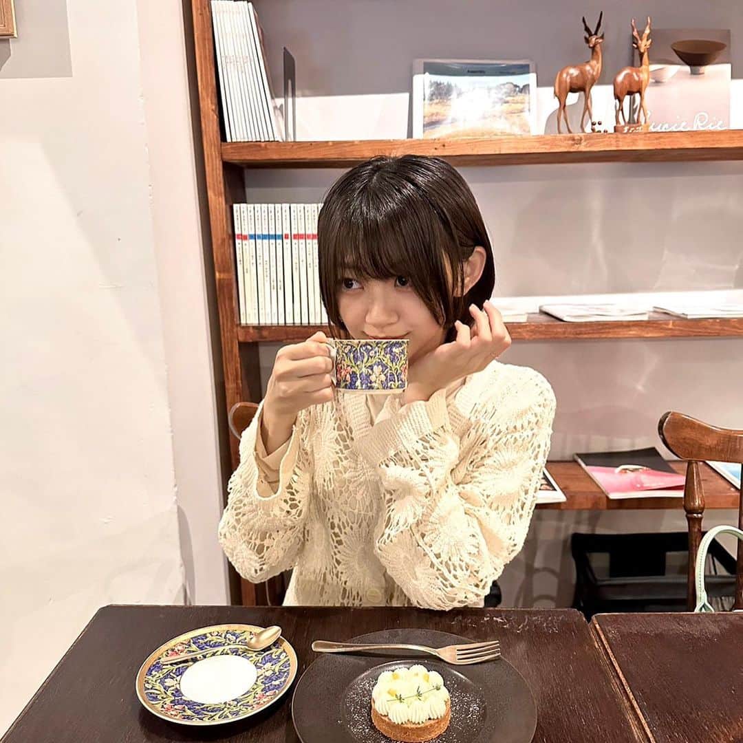 板倉可奈さんのインスタグラム写真 - (板倉可奈Instagram)「食器がとても可愛い☕️  紅茶も檸檬のタルトも美味しかったです🍋  #fromafar」5月20日 22時06分 - kn.sii.i