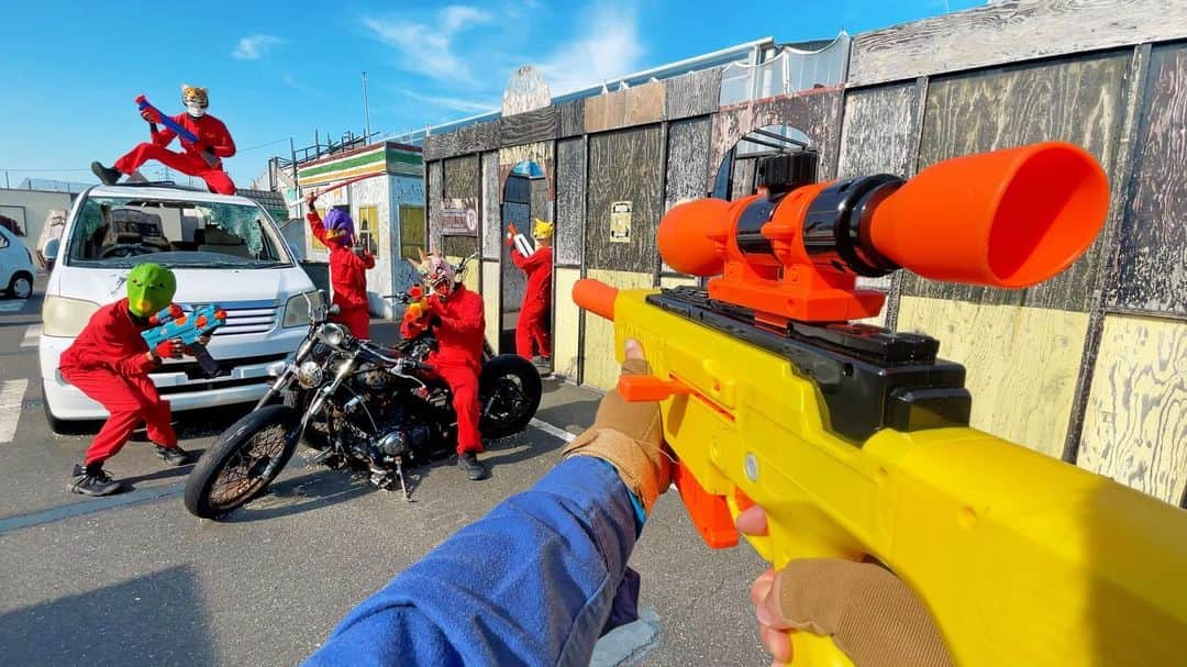 Kamiwaza Trickshotsのインスタグラム：「NERF GUN GAME 1.0 | (Nerf First Person Shooter)🔫 ナーフGUN GAME | Laggoon City RE:2編🔥公開  今回の動画はいつものナーフ戦争ではなく、本格的な市街地フィールドで繰り広げられるナーフ版のGUN GAMEです！！😎🔥  @laggoon_city_re2  お忙しいなか撮影に全面協力して頂き本当にありがとうございました🙏  @kamiwaza.tomo @nari_kamiwaza @hidetorian  #nerf #nerfwar #nerfgun  #youtube #laggooncity #gungame #ラグーンシティ」