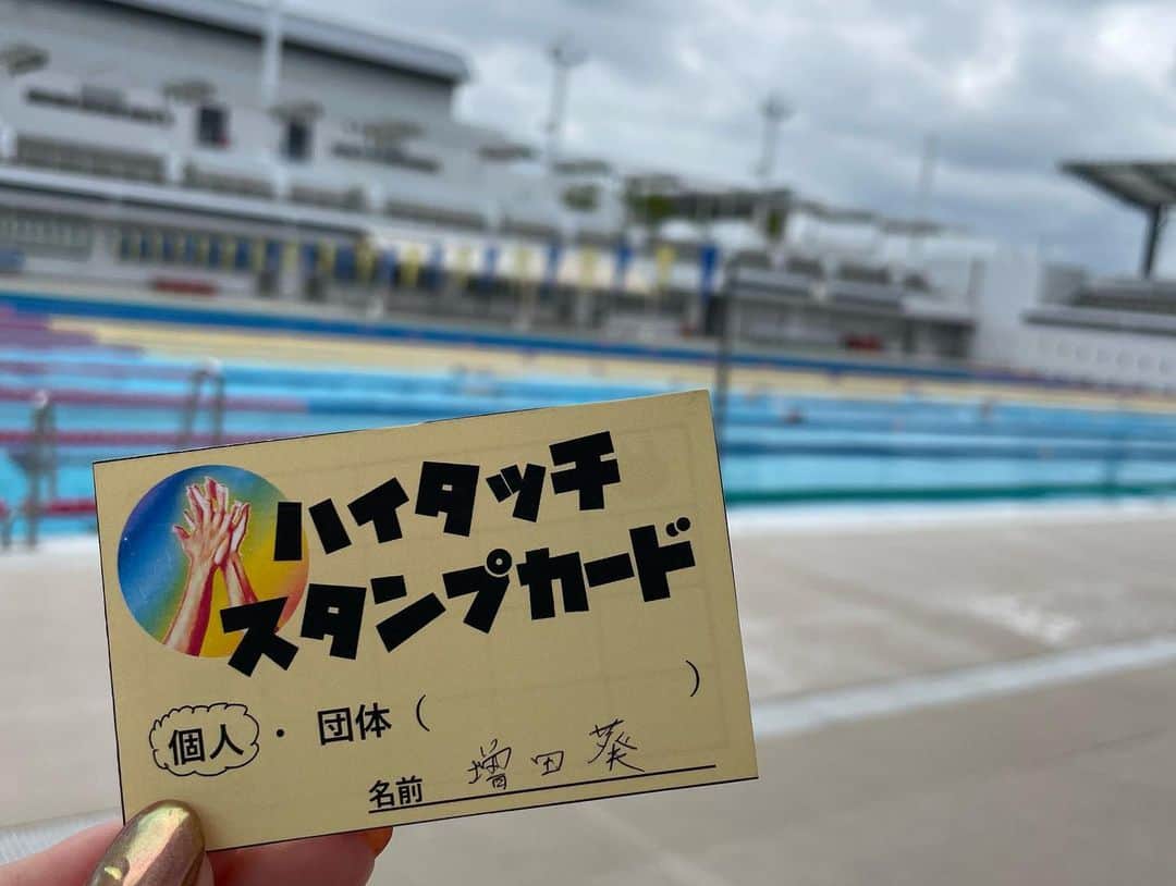 増田葵さんのインスタグラム写真 - (増田葵Instagram)「. Vol.14　〜ハイタッチ〜🙌🏻 @daiki.kubo_paraswimmer さんにお誘いいただき、 参加させていただきました。  年齢や泳力に関係なくみんなで　"水泳を楽しむ" を テーマにしているハイタッチ会  私自身、競技をしている上で楽しい事ばかりはではないけど、今回の参加で初心に返り、改めて水泳の楽しさを感じれた気がします。 パラスイマーの皆さんと、一緒に水泳の楽しさを共有し合う事ができて素敵な時間でした😊  2枚目の写真は 中学1年生のなっちゃん☺️🫶🏾 @mei_ichinose  メイに憧れてるパラスイマーです🏊‍♀️ 今日の練習でもベスト近くで泳いでいて、水泳を楽しみながらも必死になって泳いでいる姿がとても素敵だったなぁ👧🏻✨  年齢、泳力、問わず誰でも参加可能みたいなので、 ぜひ参加してみてください！！😊🙌🏻  #ハイタッチ  #水泳 #菅公学生服」5月20日 22時01分 - aaaoi620