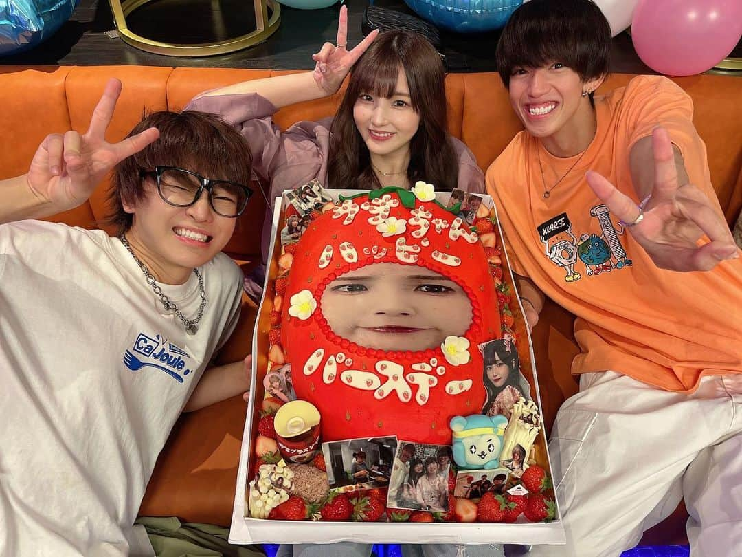 イニ（じん）さんのインスタグラム写真 - (イニ（じん）Instagram)「かすち誕生日おめでとう🎂 毎年お祝い出来て嬉しいです 残念ながらまどちは欠席でしたが ホストのみなさんが盛り上げてくれましたっ これからもずっとお祝いさせてねー！ 素敵な一年になりますように！！！！」5月20日 22時02分 - jinjin10272