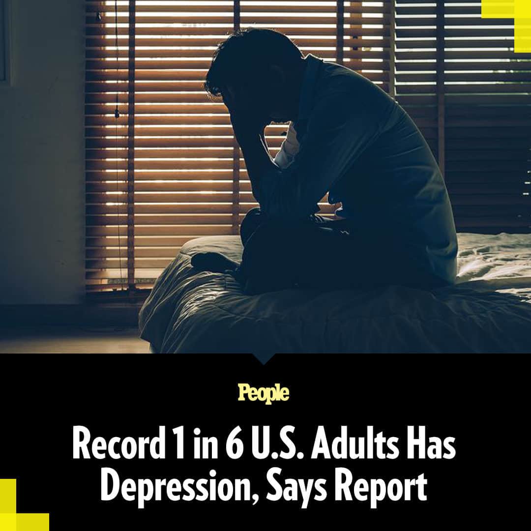 People Magazineさんのインスタグラム写真 - (People MagazineInstagram)「The number of adults with depression has reached record numbers in the U.S., according to a bleak new Gallup survey. More than 1 in 6 adults — about 18% — say they are either receiving treatment for depression, or are currently depressed.  The survey also found that nearly 30% of adults have been diagnosed with depression at some point in their lives and that the situation is most dire for women.  Tap our bio link to read more. | 📷: Getty」5月20日 22時05分 - people