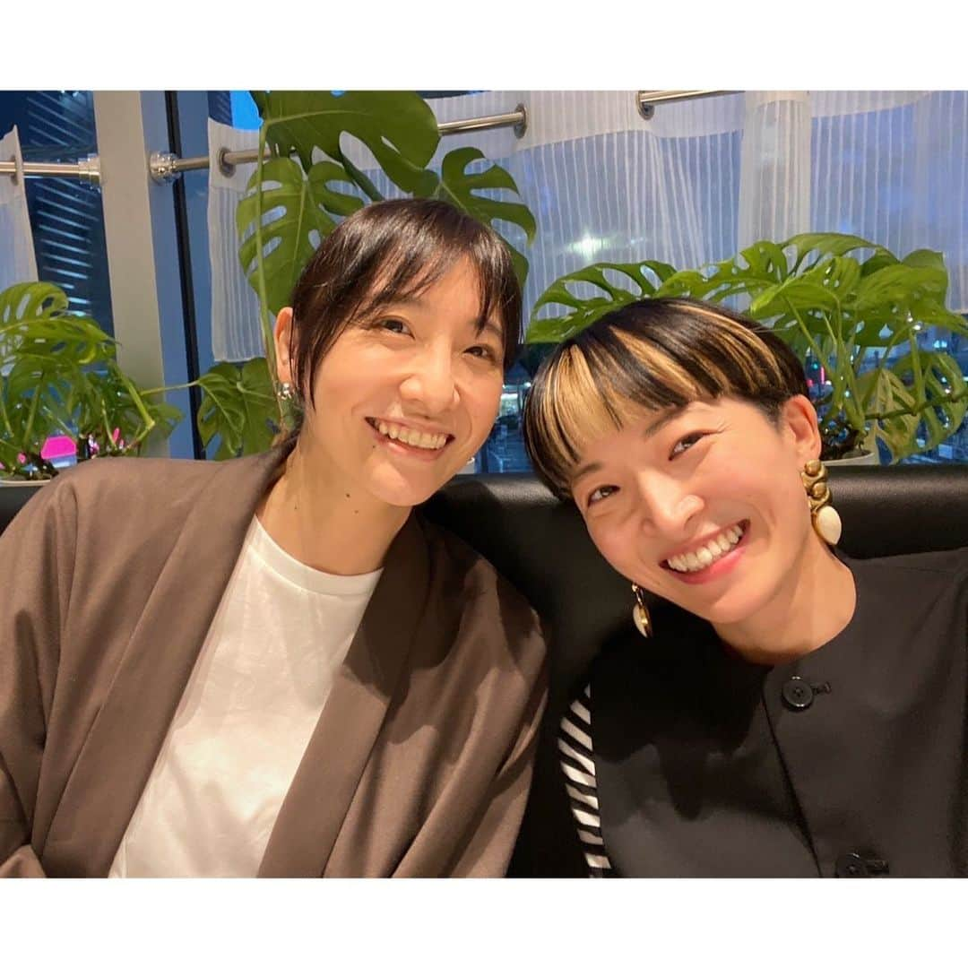 野々すみ花さんのインスタグラム写真 - (野々すみ花Instagram)「お互いに別々の道を歩みはじめて10年。 少しずつ、少しずつ またあらたな向き合い方が出来るようになったことに、心から感謝します！  大空ゆうひさんです。 おおぞらゆうひさまです。  東京宝塚劇場で観劇後 沢山語らうことができました。  またゆっくりののがたりに綴ります🔥」5月20日 22時15分 - osumi_sumi