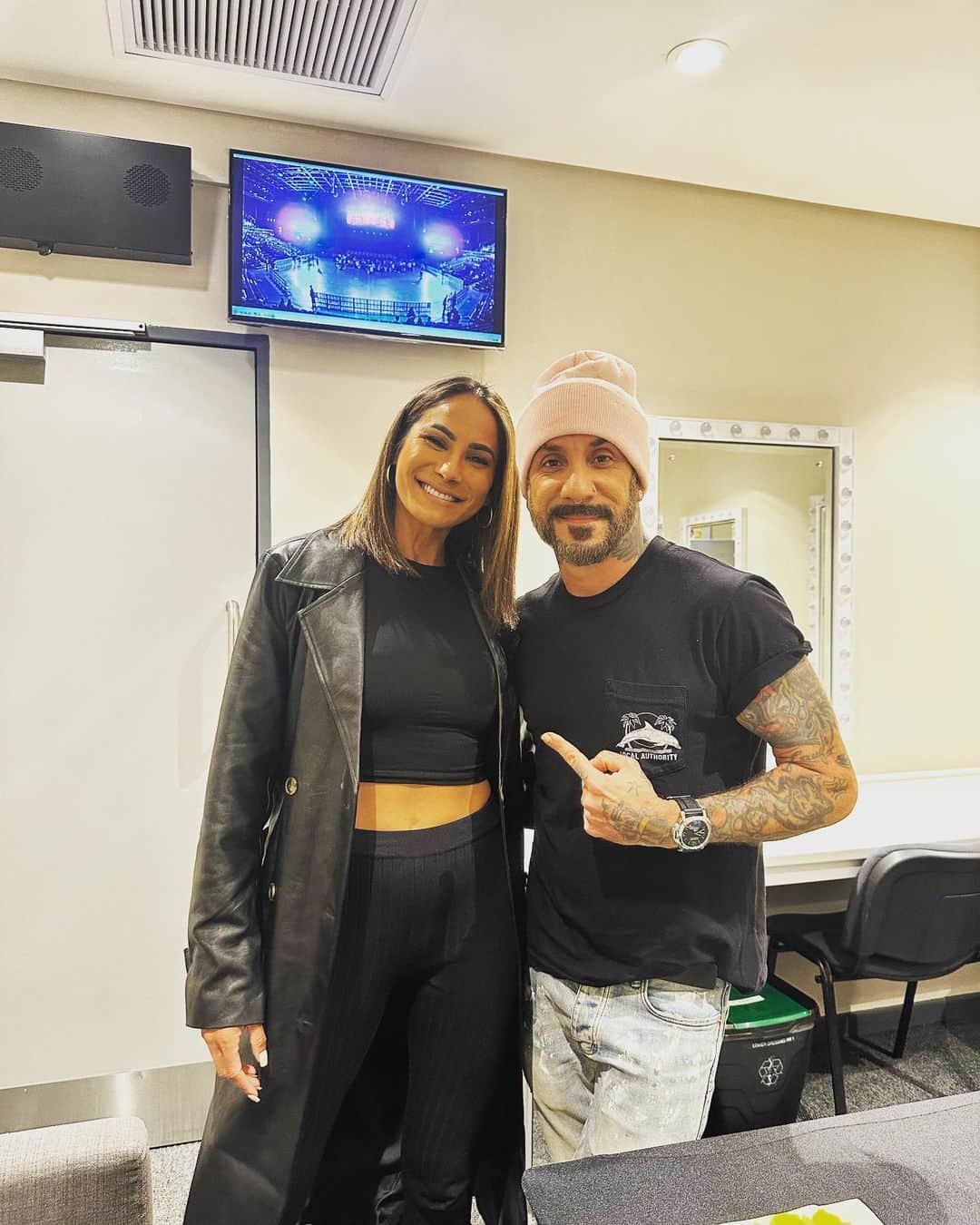 A.J.のインスタグラム：「So great having a little @thefashionherotv reunion last night with this amazing human being @candice_abrahams ! So glad you and the fam got to come see the show.」