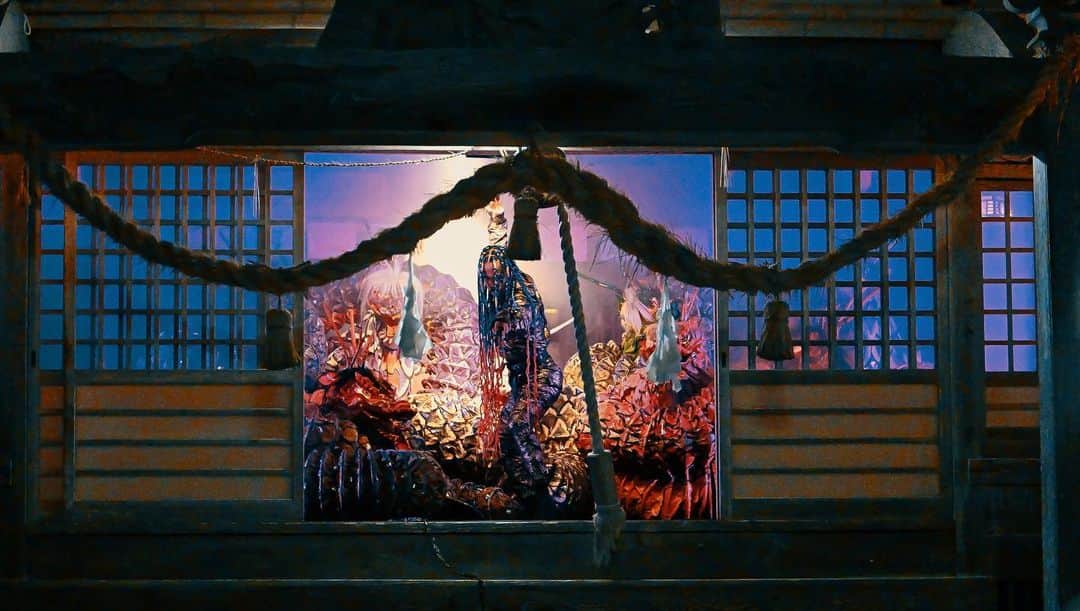 ケント・モリさんのインスタグラム写真 - (ケント・モリInstagram)「“Dragon Fly” ft. 石見神楽(日本遺産) is Out on YouTube 🐲👁️🐉 #fromjapantotheworld #日本を世界へ ARTIST Kento Mori  SPECIAL COLLABORATION WITH 石見神楽 @nagasawa_shachu   STARRING Namij @namij_live  Big L1vE M @live.0501  KOYO @koyo_kawazoe1  HIDEKIN @hidekin249   MOVIE SHOOTING 武SHITプロダクション  @bushipro  ZOE @masayazoe  TANE @tane_seed_bushit  Syuri  @syuri_world   FILM EDITING Kento Mori  VISUAL EFFECTS Syuri  STILL CAMERA Yoshiko Sato @yoshiko.photography   TRANSLATION イリチャン先生 @irichan_359   PROLOGUE WRITING / FIELD STAFF SOLARI   SHOOTING COOPERATION  浜田石見神楽社中連絡協議会  (一社)浜田市観光協会  浜田市金城町小国地域の皆さん  SHOOTING LOCATION 石見畳ヶ浦(国指定天然記念物)  浜田城跡(島根県指定文化財) 最中山神社(浜田市金城町小国)  LYRICKS KENTO Brian Marcel Allen @iamrealmusic   MUSIC KENTO Brian Marcel Allen  BEATS Bvddhastep @bvddhastep  HL @hl_tyo   Jonathan Sim(Guitar) @jonathanmsim   EXECTIVE DIRECTOR / PRODUCER  Kento Mori KM 1」5月20日 22時11分 - kentomori_official