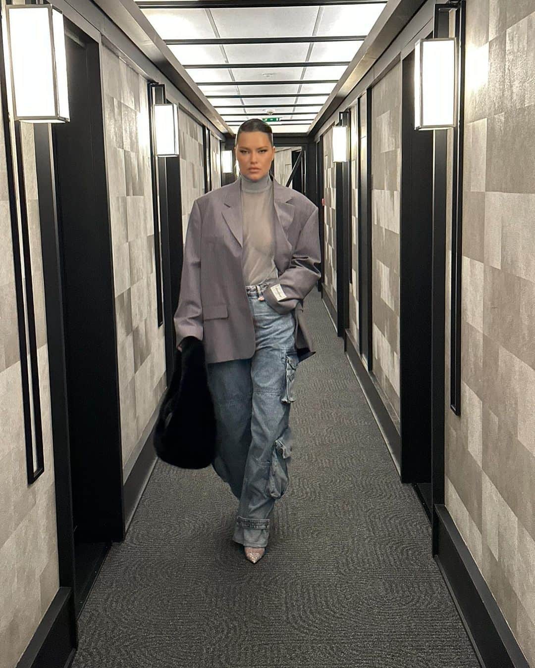 アドリアナ・リマのインスタグラム：「Define casual in Cannes?  @stylememaeve  @patrickta @daniellepriano @alexanderwangny @jacobcohen_official」