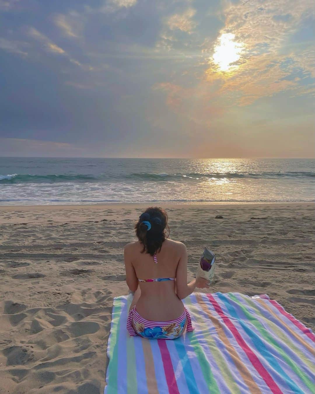 のインスタグラム：「そろそろ旅に出ようとおもってます🌈🩵  1月にバリに行ってからどこも行ってないからとってもたのしみなの🫣  そろそろ夏の準備もしなきゃだねっ🏖️  今年はいつLAいけるかなぁぁあ」