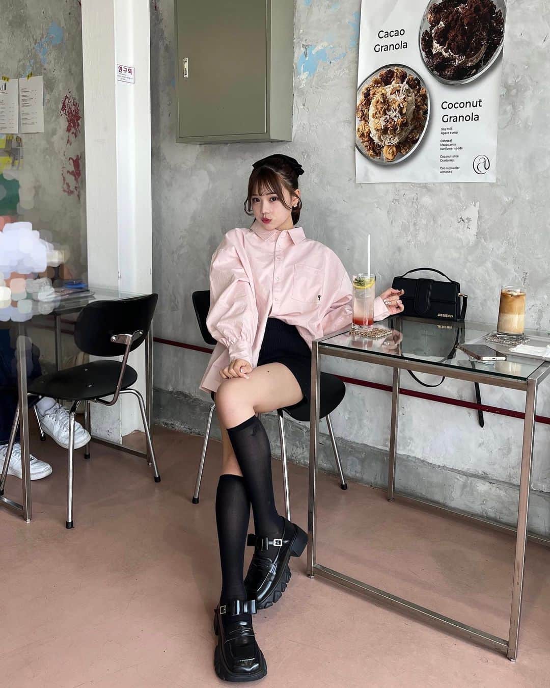 古澤里紗さんのインスタグラム写真 - (古澤里紗Instagram)「#ふーりーこーで   . . .  珍しくフレンチガーリーじゃないふりさんでもリボンは３つ以上は必須です👸🏼🎀''  ユリナと韓国のカフェいきましたっ 韓国のカフェはどこもかわいかったなあーーー  しかも、韓国でばったりじゅんゆなちゃんのゆうなちゃんに遭遇、、！！ 嬉しかったなーーーっ👩🏻‍❤️‍👩🏼💞💞  . . . #スポーティーガーリー  #romaultras  #epine  #bubblestokyo  #韓国カフェ」5月20日 22時14分 - fuuuuu_ri