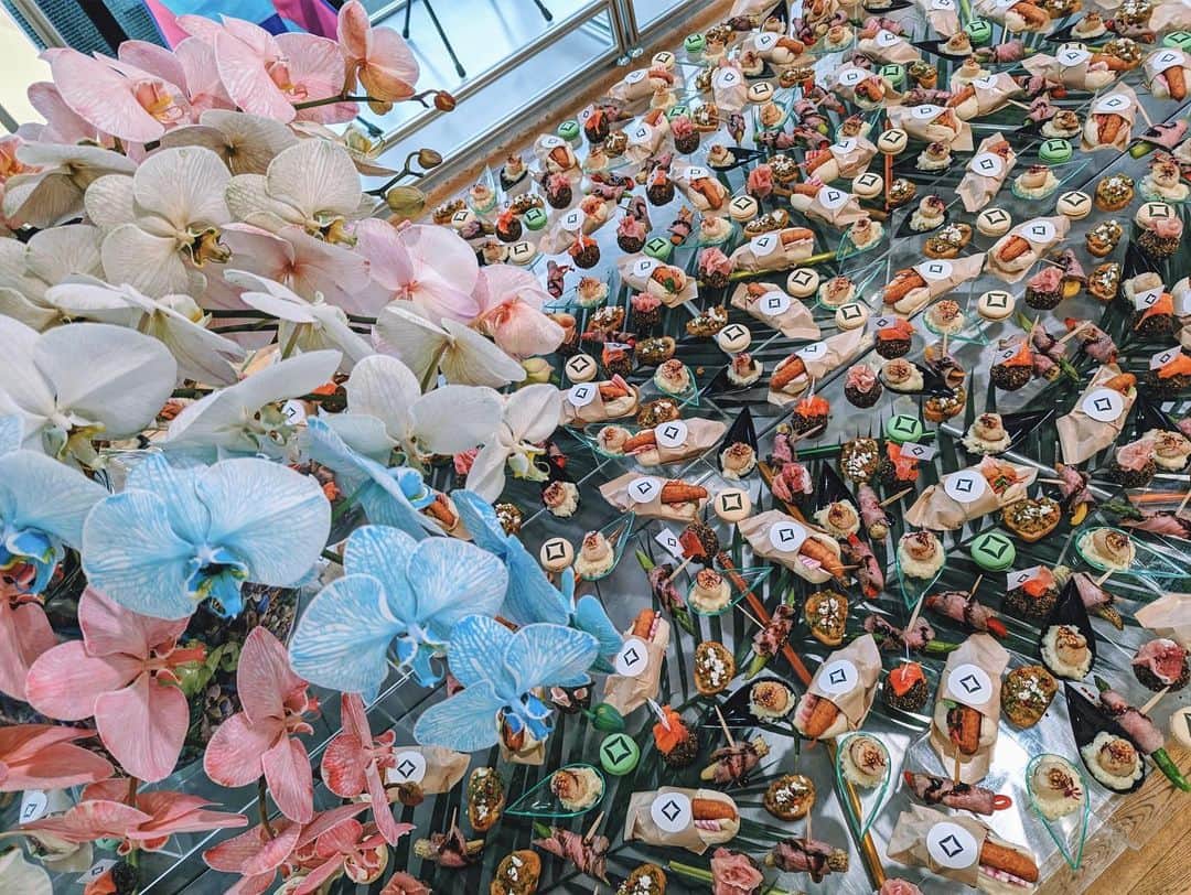 寺井幸也のインスタグラム：「本日Openした @helinox_tokyo  のオープニングイベントの catering、装飾をさせて頂きました。 　　　　 #yukiyameshicatering  #helinox」