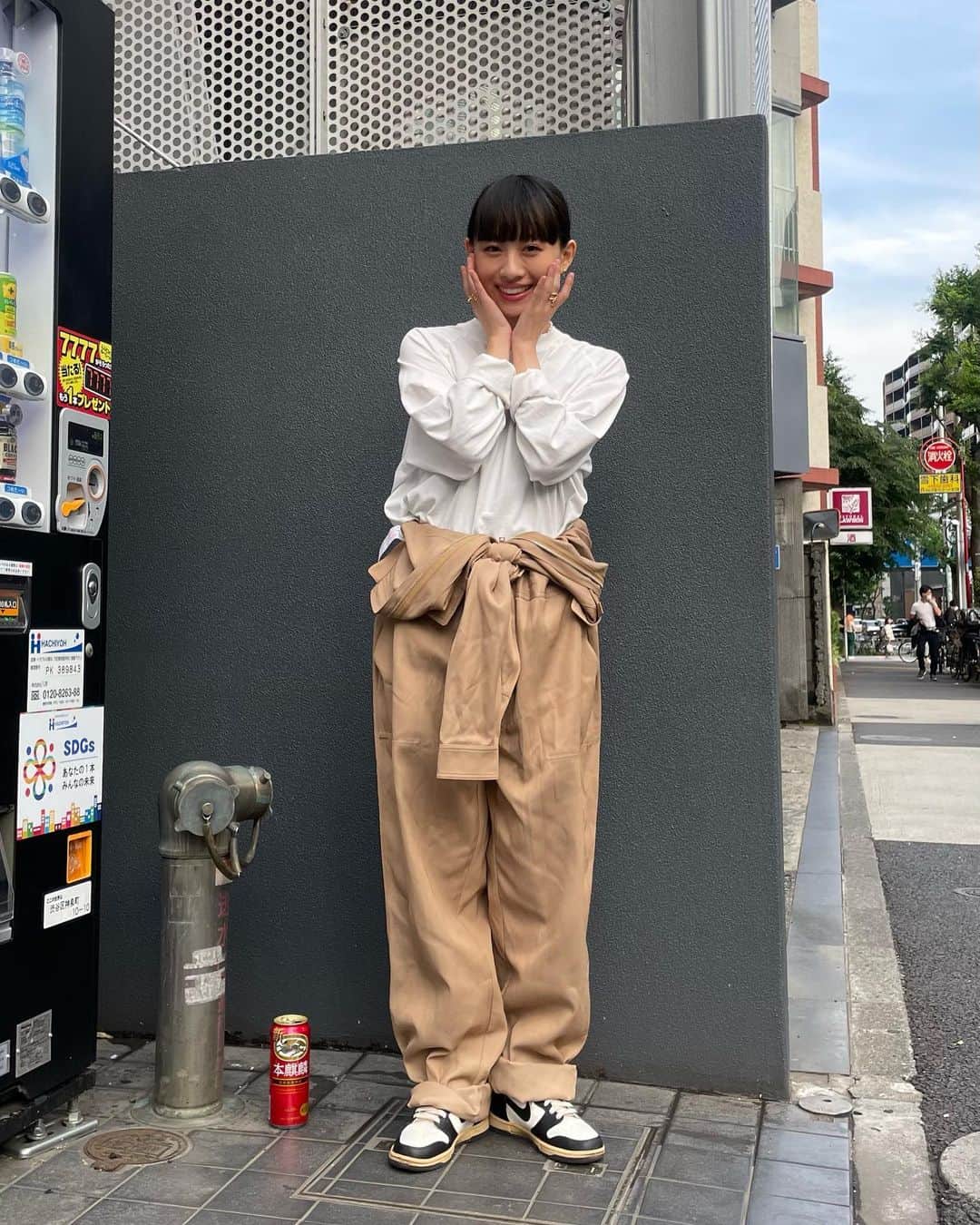 山木コハルさんのインスタグラム写真 - (山木コハルInstagram)「ビールはただポイ捨てしてあっただけで、私は飲んでません笑  #山木の私服」5月20日 22時21分 - yayamakoharyu