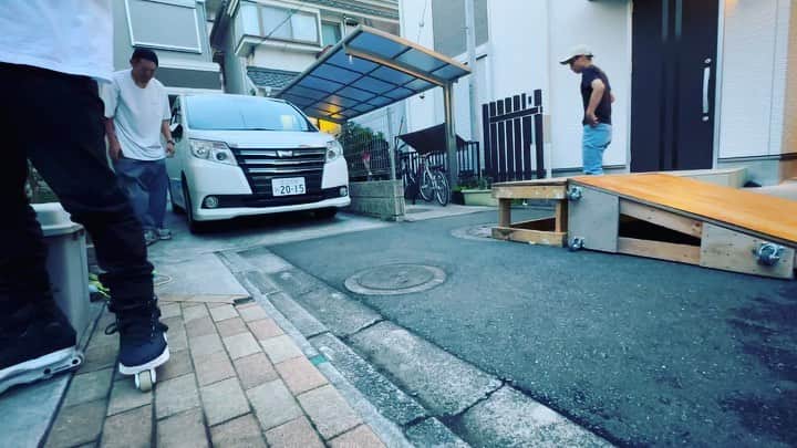 伊藤千秋のインスタグラム：「UFS前のサロモンを借りてスケート☝️ファーストの刺さり方が本当凄い。。。 丁度いいHブロック🙌 またこんなブーツでるかな〜😎 @salomon  @adisardou」
