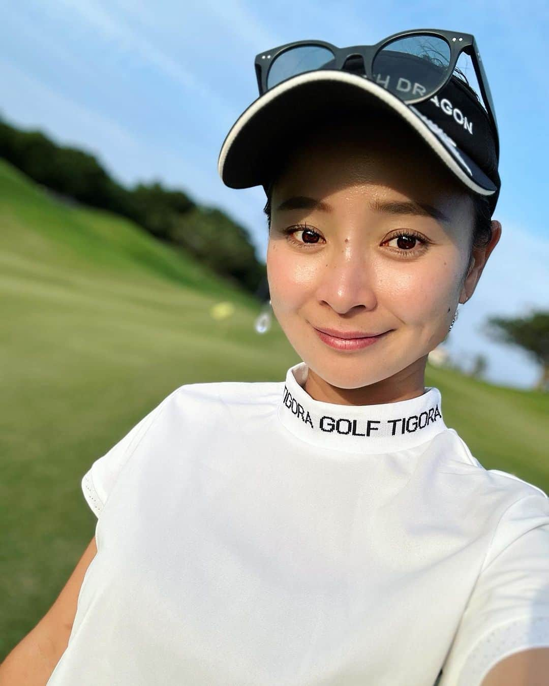 呉屋ありさのインスタグラム：「. . TIGORA ⛳️  @tigora_official  #tigoragolf #dancewithdragon #golfwear #golffashion  #ハイサイゴルフガールズ」