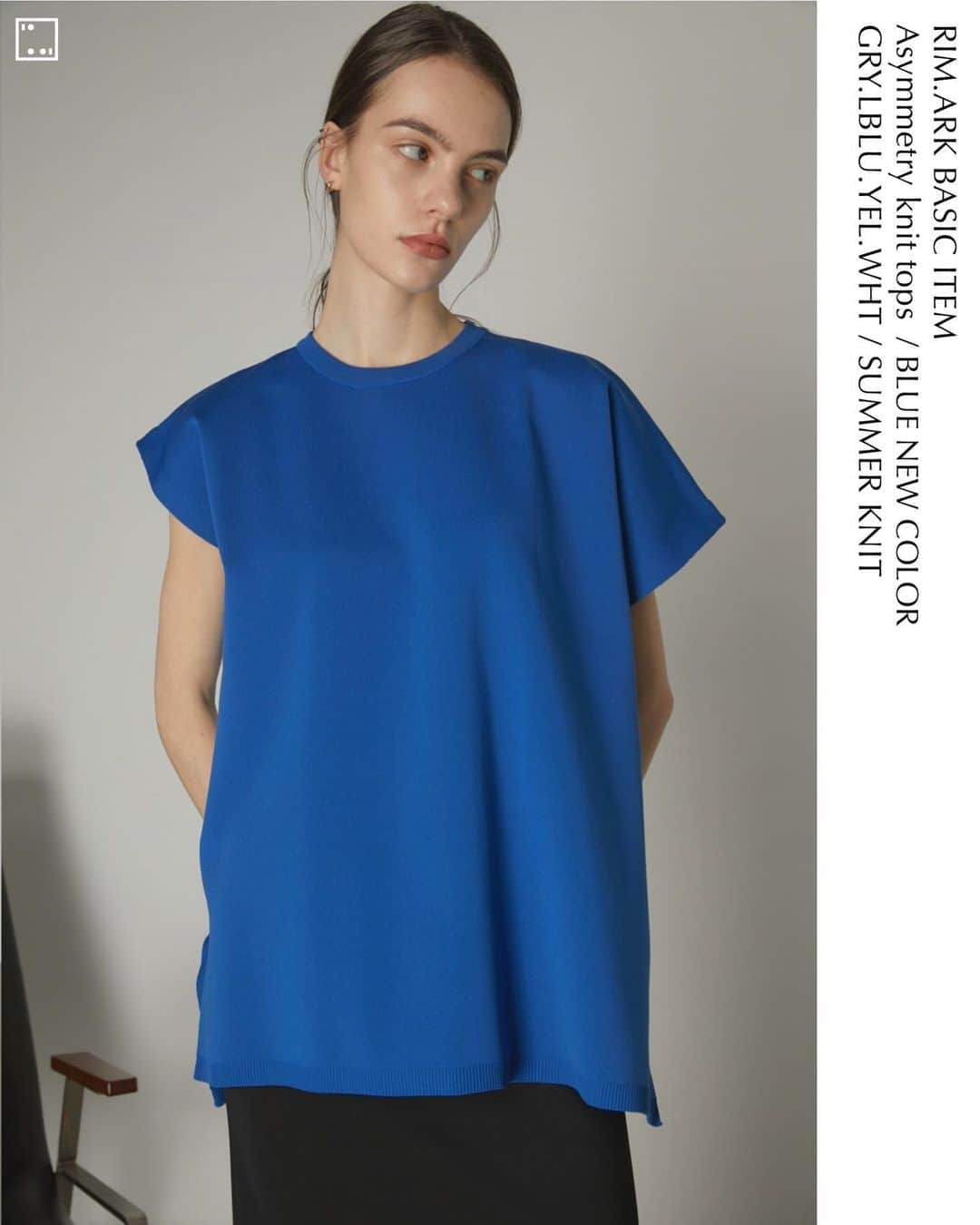 RIM.ARK（リムアーク）さんのインスタグラム写真 - (RIM.ARK（リムアーク）Instagram)「23SUMMER COLLECTION ___  5/24- order start Asymmetry knit tops / BLUE ￥14,300  ※新色のブルーが発売です その他カラーは発売中  きれいな目面とアシンメトリーデザインがモダンなエッセンシャルアイテムとして夏のTシャツスタイルを格上げしてくれるAsymmetry knit topsは、ビックリするほどの軽さもポイントの一枚。 アシンメトリーのバランスのみで魅せたデザインはシンプルで何にでも合わせやすい万能アイテムなので、色違いで揃えたくなります。  ___  5/24 (水)発売予定 RIM.ARK店舗 RIM.ARK online sheltter web store ZOZOTOWN  online order start AM10:00- ____  銀座三越店　03-3538-3568 新宿ルミネ2店　03-6911-2585 名古屋高島屋店　052-566-3633 阪急うめだ店　06-6313-0587 福岡VIORO店　092-707-0673 ____  #RIMARK#リムアーク」5月20日 22時37分 - rim.ark