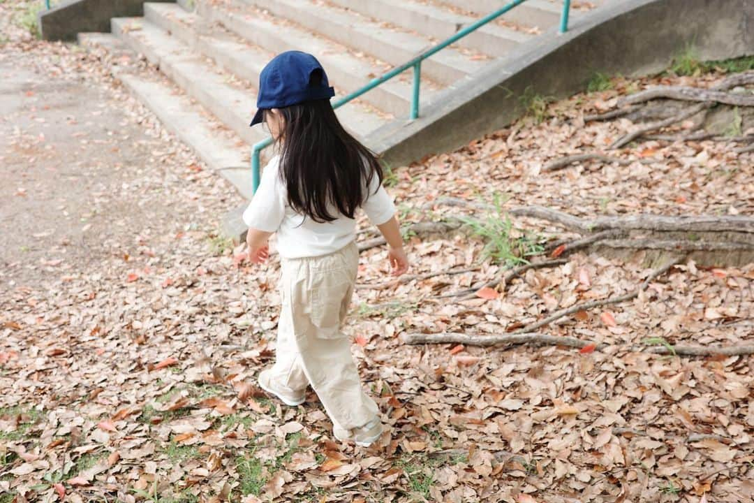 shuさんのインスタグラム写真 - (shuInstagram)「ㅤㅤㅤㅤㅤㅤㅤㅤㅤㅤㅤㅤㅤ 公園ではじまる平和な一日。後ろ姿コレクション👧🏻」5月20日 22時37分 - s_pieces