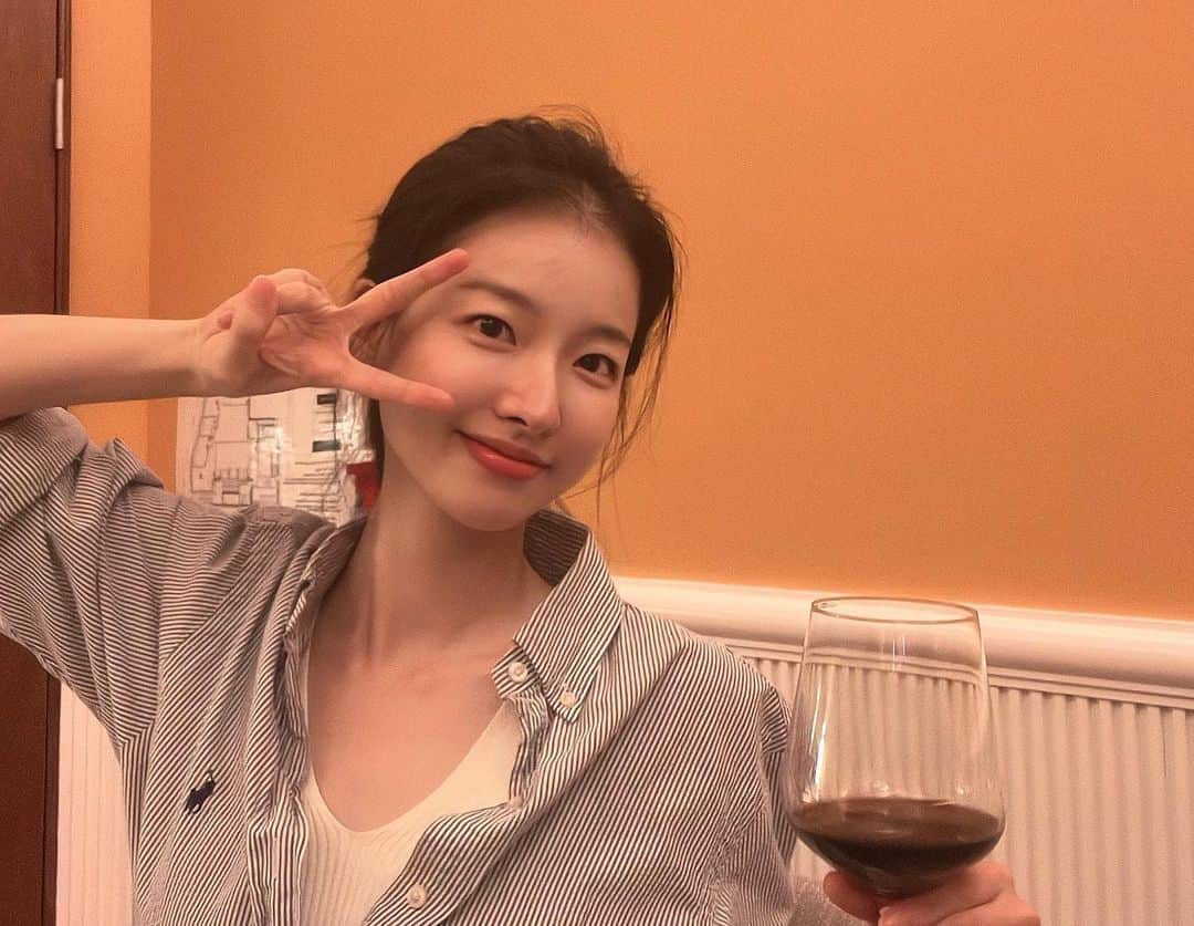 イ・シアのインスタグラム：「좋은 꿈 꾸세요😍」