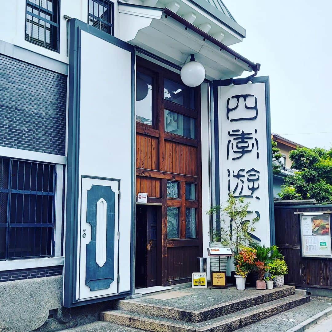 島本美由紀さんのインスタグラム写真 - (島本美由紀Instagram)「・ 料理研究家がおすすめする 奈良のおいしい居酒屋👏 『四季遊人』  どの料理も本当においしくて✨ おでん、クリームチーズと奈良漬けの湯葉巻き、レンコンコロッケ、茄子の田楽が特に好きだった😆 そして、〆のうどんはおでんだしで作られていて、優しい旨味が詰まってた❤️ 幸せだ～！！  日本酒は店名にもなっている、 四季遊人が好みでした😄  JRの奈良駅前にあるので、 アクセスも便利。 人気店なのでぜひ予約してね🎵  また行きたいな☺️  #四季遊人  #奈良のおいしい居酒屋  #料理研究家がおすすめ  #奈良市  #奈良駅のおすすめ」5月20日 22時51分 - miyuki_shimamoto