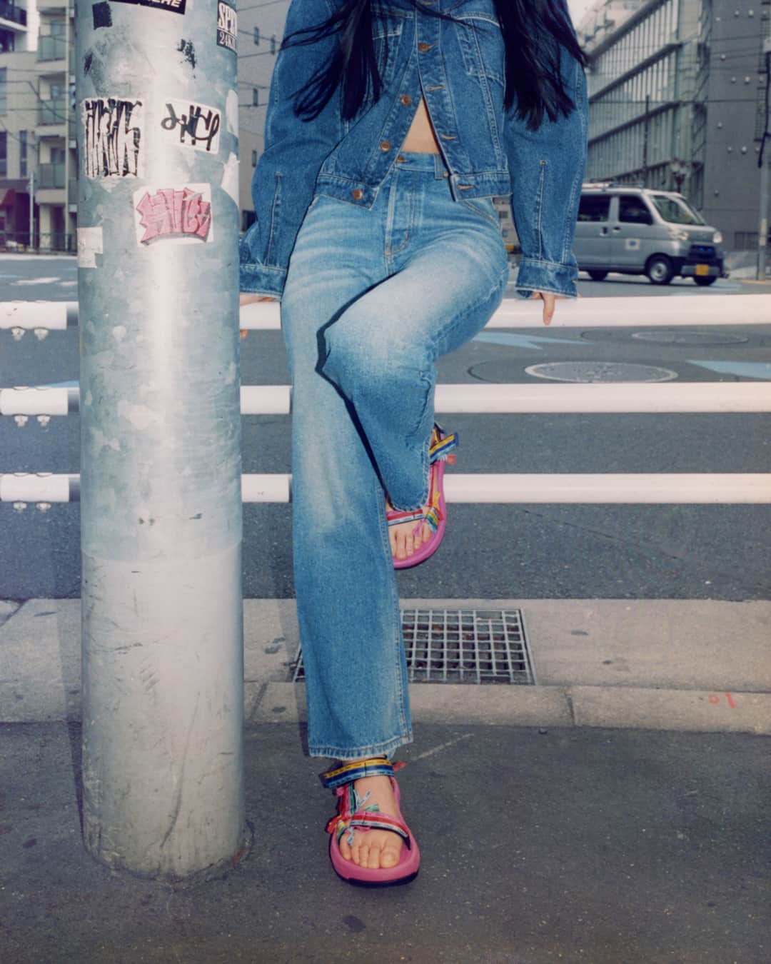 Chloéさんのインスタグラム写真 - (ChloéInstagram)「Yuki Shioya photographed by @fiiiiiish in Nakano, Tokyo wearing the Chloé x Teva sandals in 'multicolour pink' which, with their recycled polyester ribbon straps and platform sole, put an elegant spin on the sport sandal.  The Chloé x Teva collection is now available on Chloe.com and in boutiques.」5月20日 23時00分 - chloe