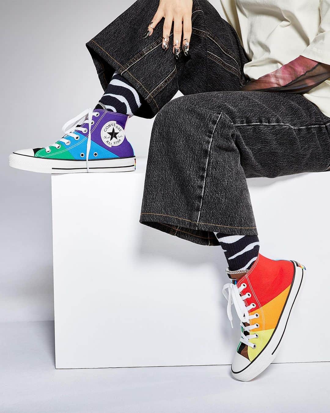 converseさんのインスタグラム写真 - (converseInstagram)「@bigfreedia and Converse All Stars @evawestphal, @internet.x and @4yel_ have come together in Pride, power and the joy of self-expression 🫶 #CreateNext   Swipe to see the Pride collection up-close and learn more about how Converse supports our Pride Partners 365 via the 🔗 in bio. #ConversePride」5月20日 22時59分 - converse