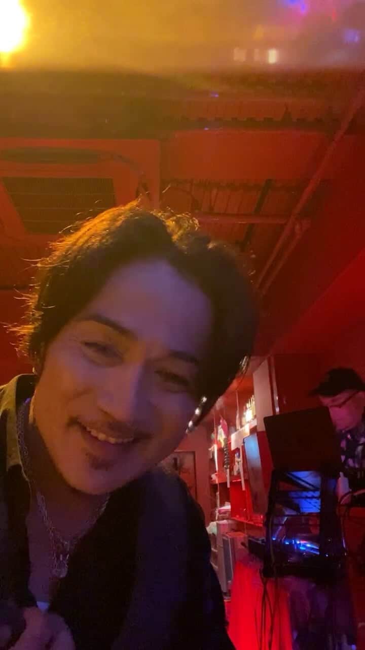 奥本健のインスタグラム：「now playing いつも優しい DJ サイトー先輩🙌🙌🙌」