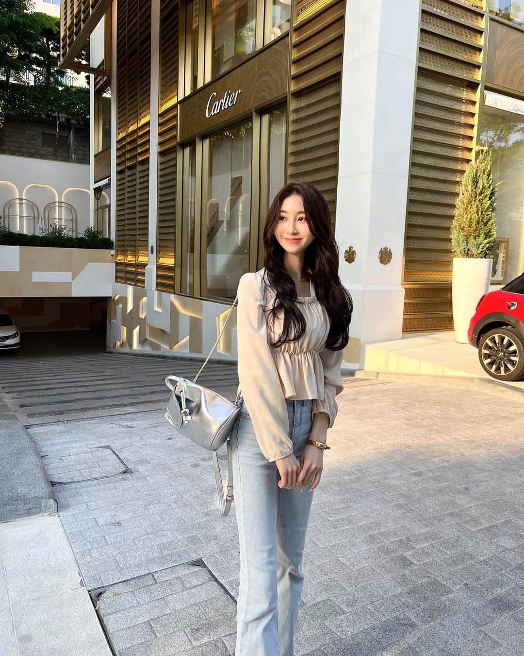 のインスタグラム：「염색했지롱~~~ 🤍  韓国のヘアサロンで使われてるアユンチェ  @ayunche_official @ayunche_japan  フローラルの香りでモテる香り！笑 🫶🏻💕 ホームケアで美髪保てるようにずっと使っています🤍  #愛用品」