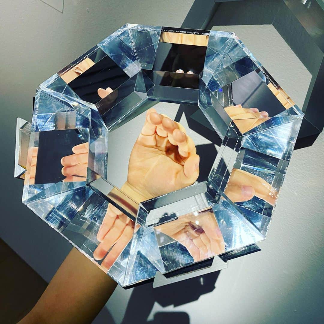 服部円のインスタグラム：「うーむ。個々の作品でよいものもいくつかあったけど、、期待しすぎてしまったかも🤔 #服部アート探訪」