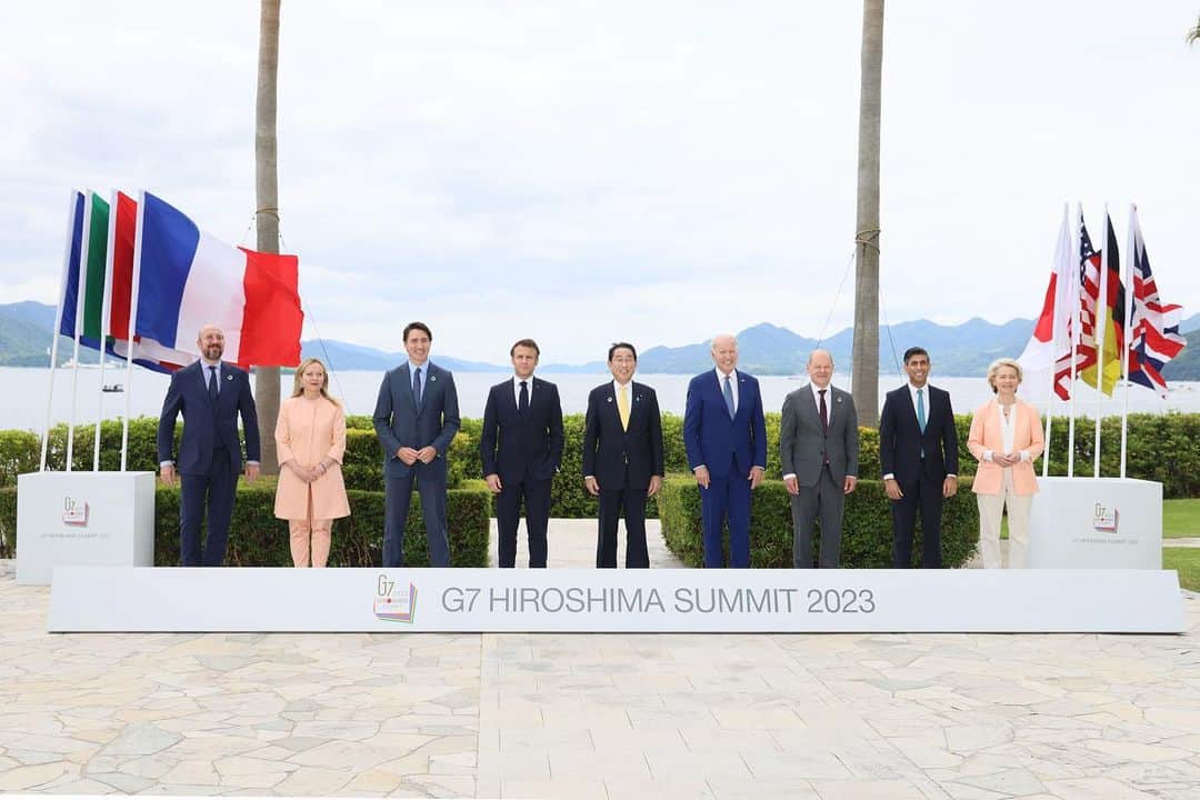 首相官邸さんのインスタグラム写真 - (首相官邸Instagram)「本日もG7首脳と、経済的強靭性・経済安全保障、グローバルサウスと呼ばれる国々を始めとする国際社会のパートナーとの関係強化について、突っ込んだ議論を行いました。国際社会が直面する諸課題への対応について、G7議長として主導していきます。」5月20日 14時28分 - kantei