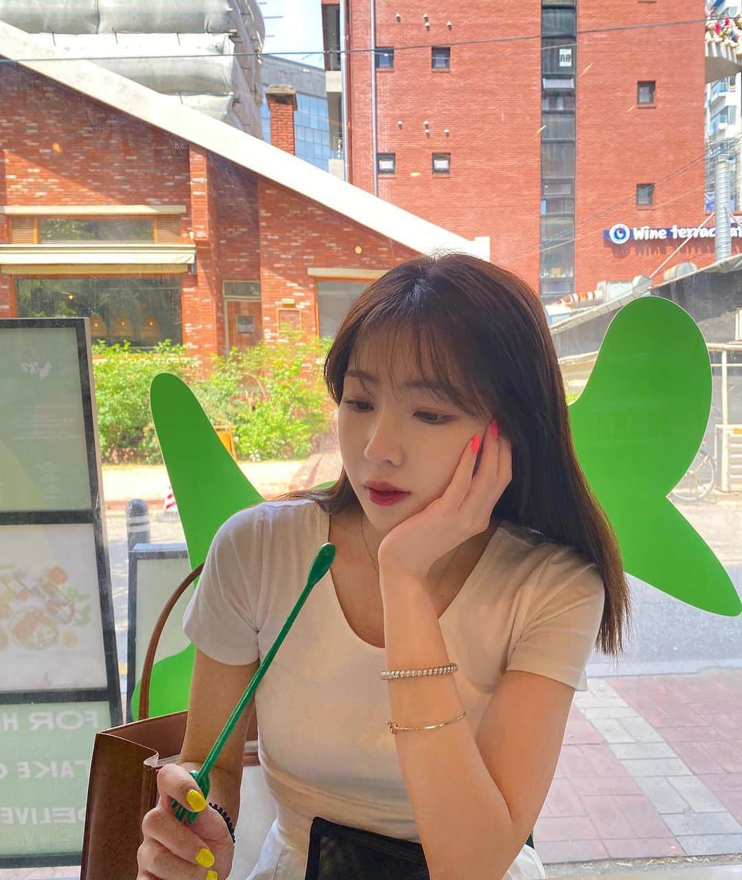 ヘミさんのインスタグラム写真 - (ヘミInstagram)「갑자기 덥다!!!!!🥲」5月20日 14時35分 - yesyesyelll