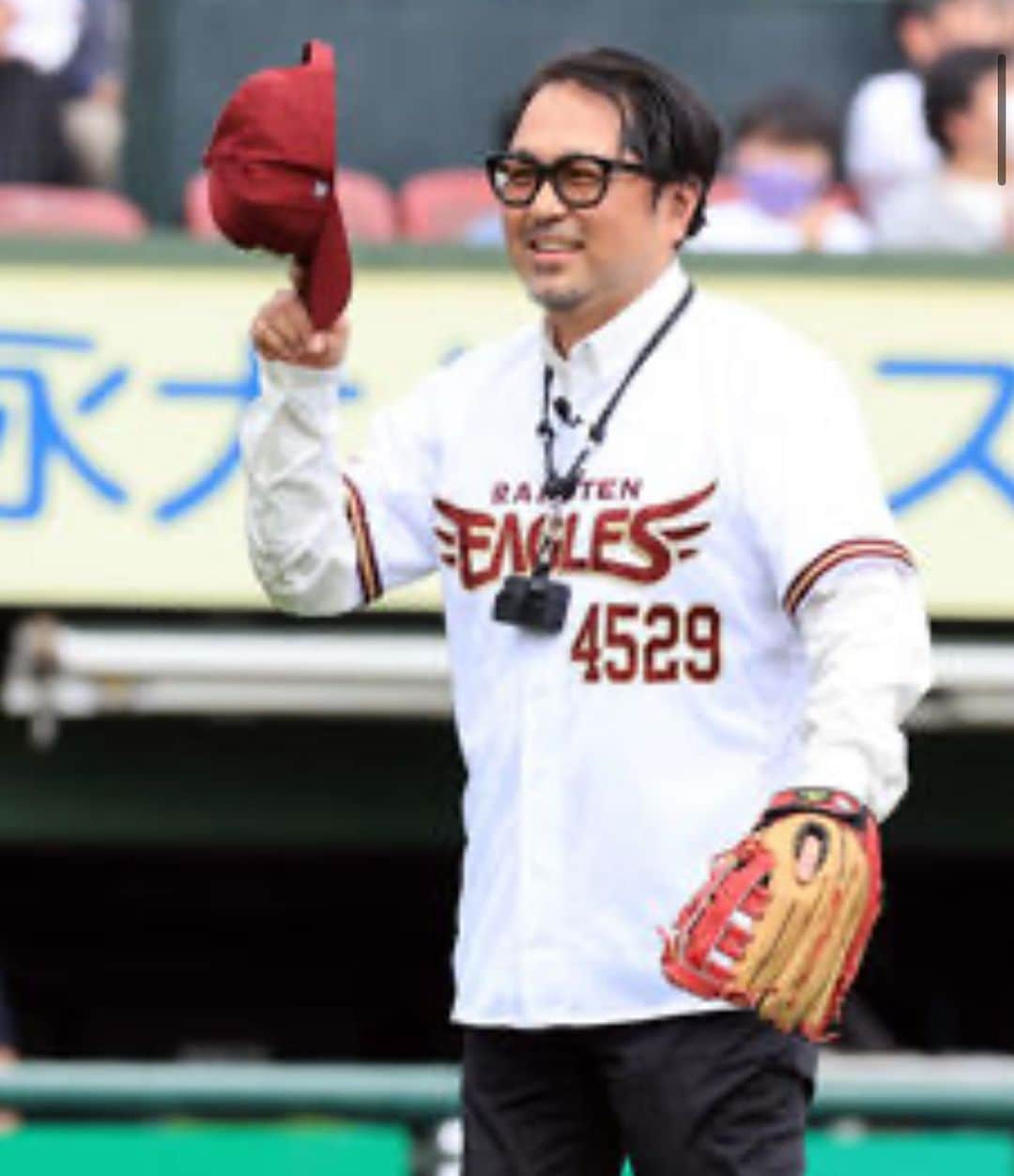 マッコイ斉藤のインスタグラム：「人生初始球式ありがとうございました。東北人山形県人として感謝感謝感謝！ #楽天イーグルス  #千葉ロッテマリーンズ」