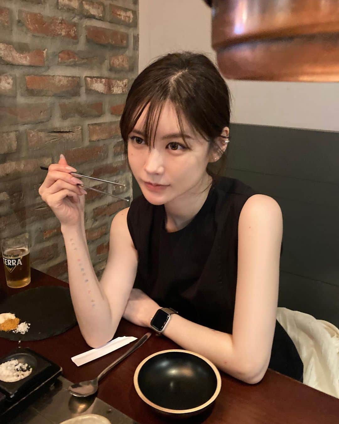 イ・ミンジュさんのインスタグラム写真 - (イ・ミンジュInstagram)「함ㄴㅑ🐱🍺」5月20日 14時52分 - lxoxoee