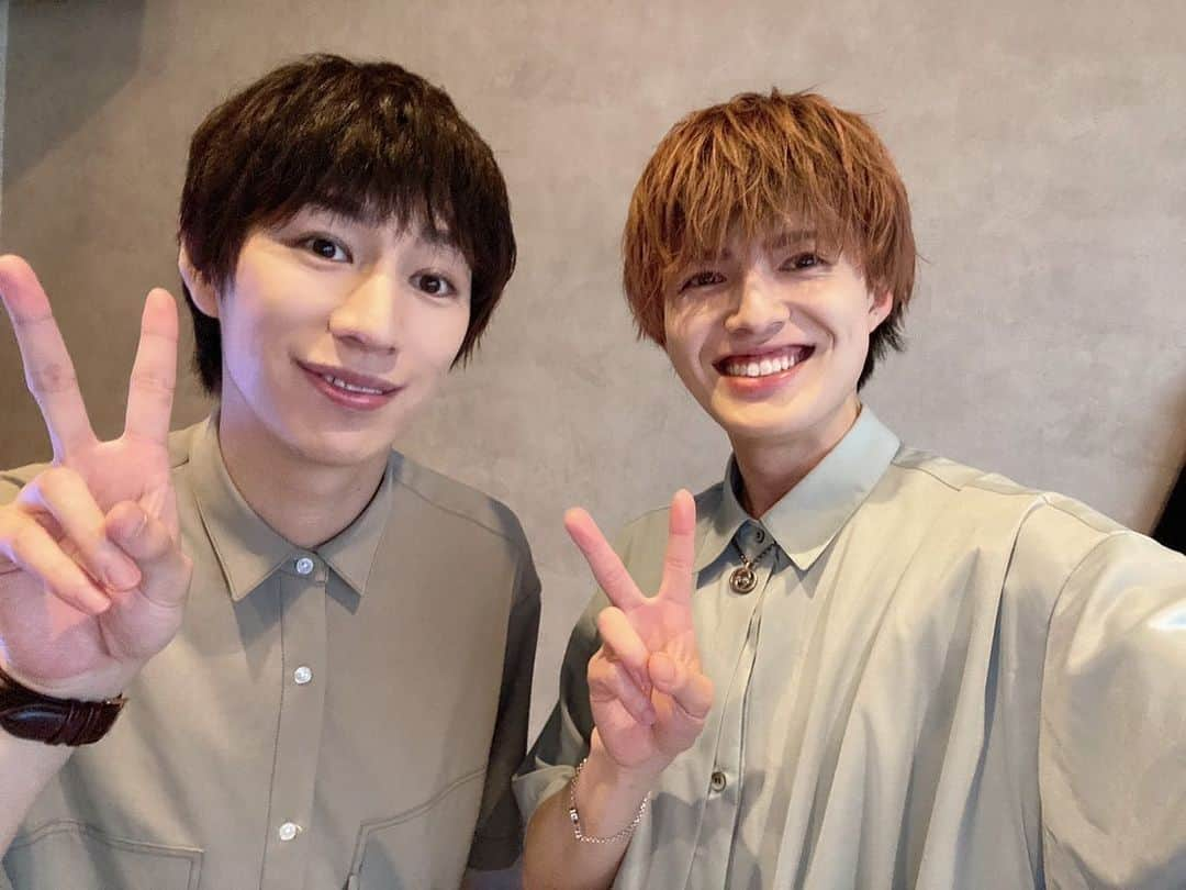 鈴木祐大さんのインスタグラム写真 - (鈴木祐大Instagram)「「REIZI 28TH BIRTHDAY EVENT 2023」にご来場頂きありがとうございました(^^)  そしてれいじお誕生日おめでとう！！！  今回初めての外部のゲストということで呼んでくれて嬉しかった！！  最後のサプライズの弾き語りもすごい感動した！ 応援してくださってる皆さんへの気持ちがダイレクトに響いていとても素敵でした！！！  ハッピーバースデーでした！！！」5月20日 14時53分 - suzuki_yuta_official