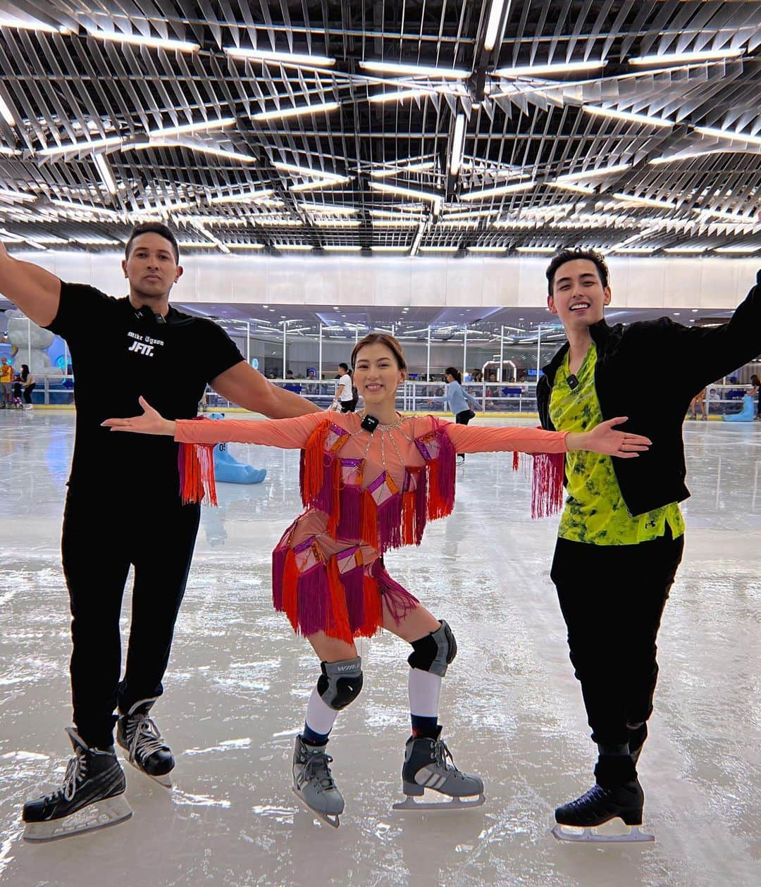 Alex Gonzagaさんのインスタグラム写真 - (Alex GonzagaInstagram)「New VLOG! Annnd We became ice skating olympians! 😂 Thank you for making time for me @eruption23 and to our pinoy pride @mz_viral 🫶🏼 #Linkinmybio」5月20日 15時00分 - cathygonzaga