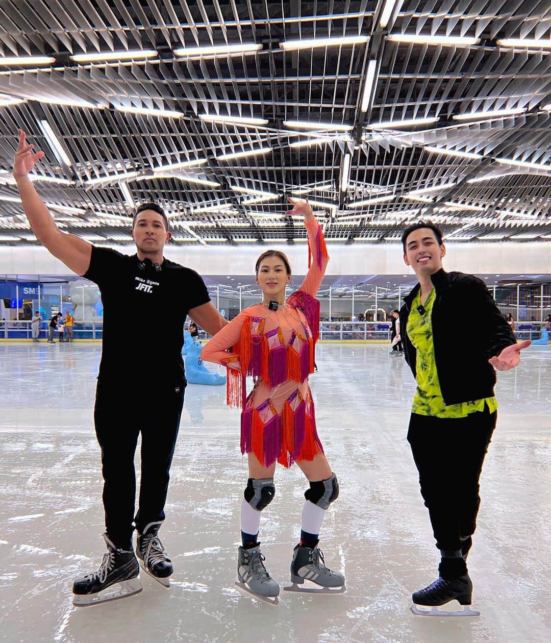 Alex Gonzagaのインスタグラム：「New VLOG! Annnd We became ice skating olympians! 😂 Thank you for making time for me @eruption23 and to our pinoy pride @mz_viral 🫶🏼 #Linkinmybio」
