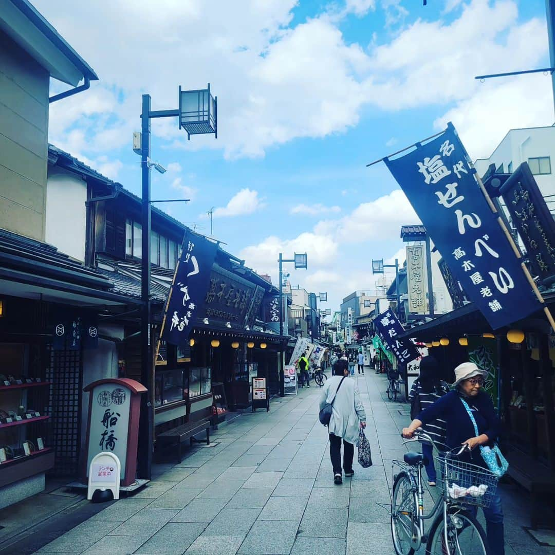 角川慶子のインスタグラム：「久しぶりに柴又の帝釈天行ってきたよ。 前も大吉だったけど、今日も大吉。 大吉しか入ってないのかな。」