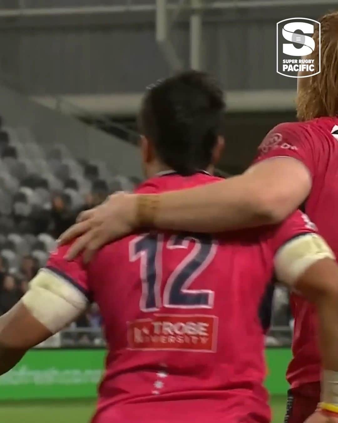 Super Rugbyのインスタグラム：「Ili sneaks through for the @melbournerebels and this #HIGvREB battle is 🔥  #SuperRugbyPacific」