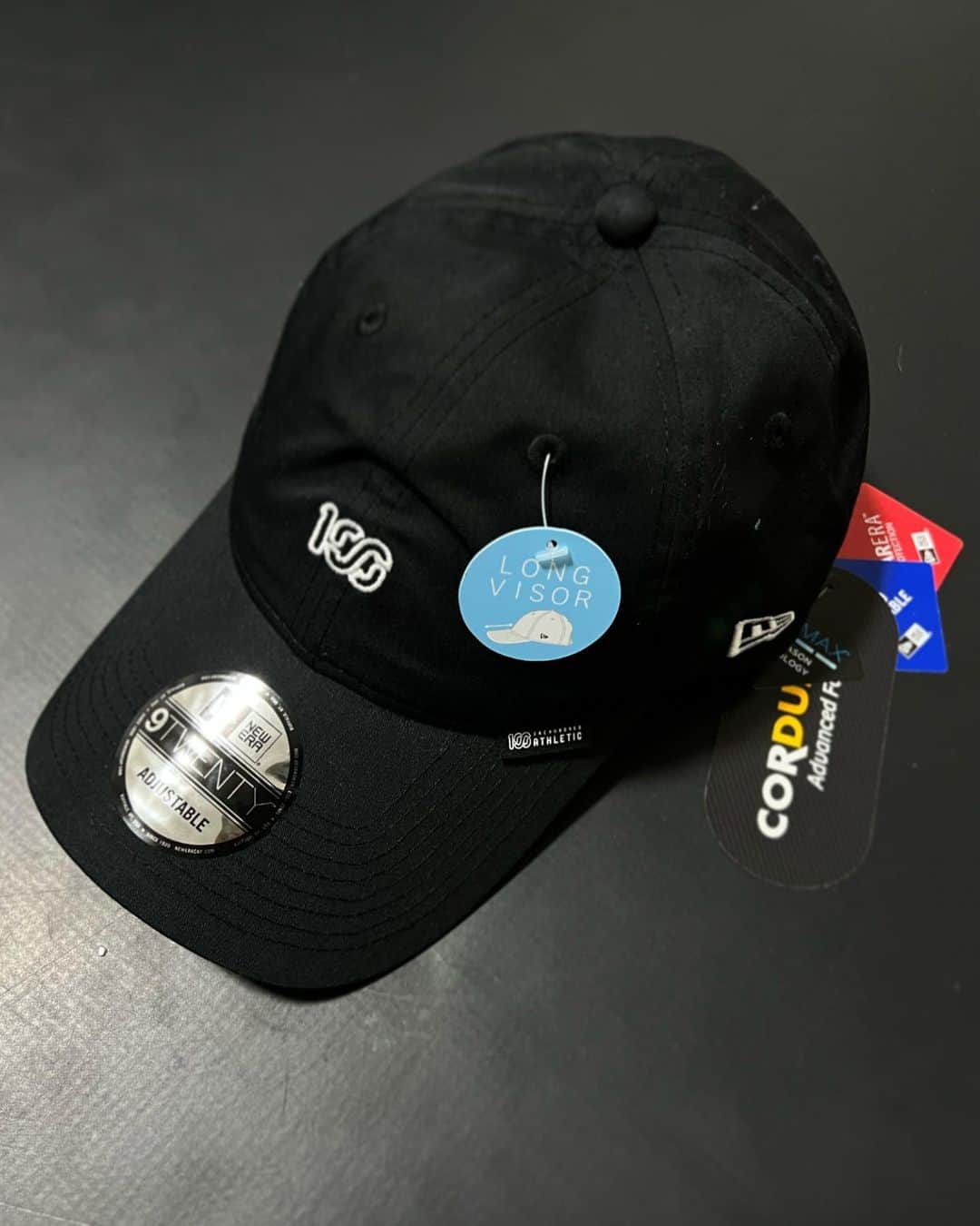 宇野薫のインスタグラム：「NEW ERA x 100A 9TWENTY LV *CORDURA FABRIC   ロングバイザーでCORDURA素材の 9TWENTYできました。 これからの季節良いと思います‼︎  #newerajapan #9twenty  #onehundredathletic #100A #ニューエラ #ニューエラキャップ」