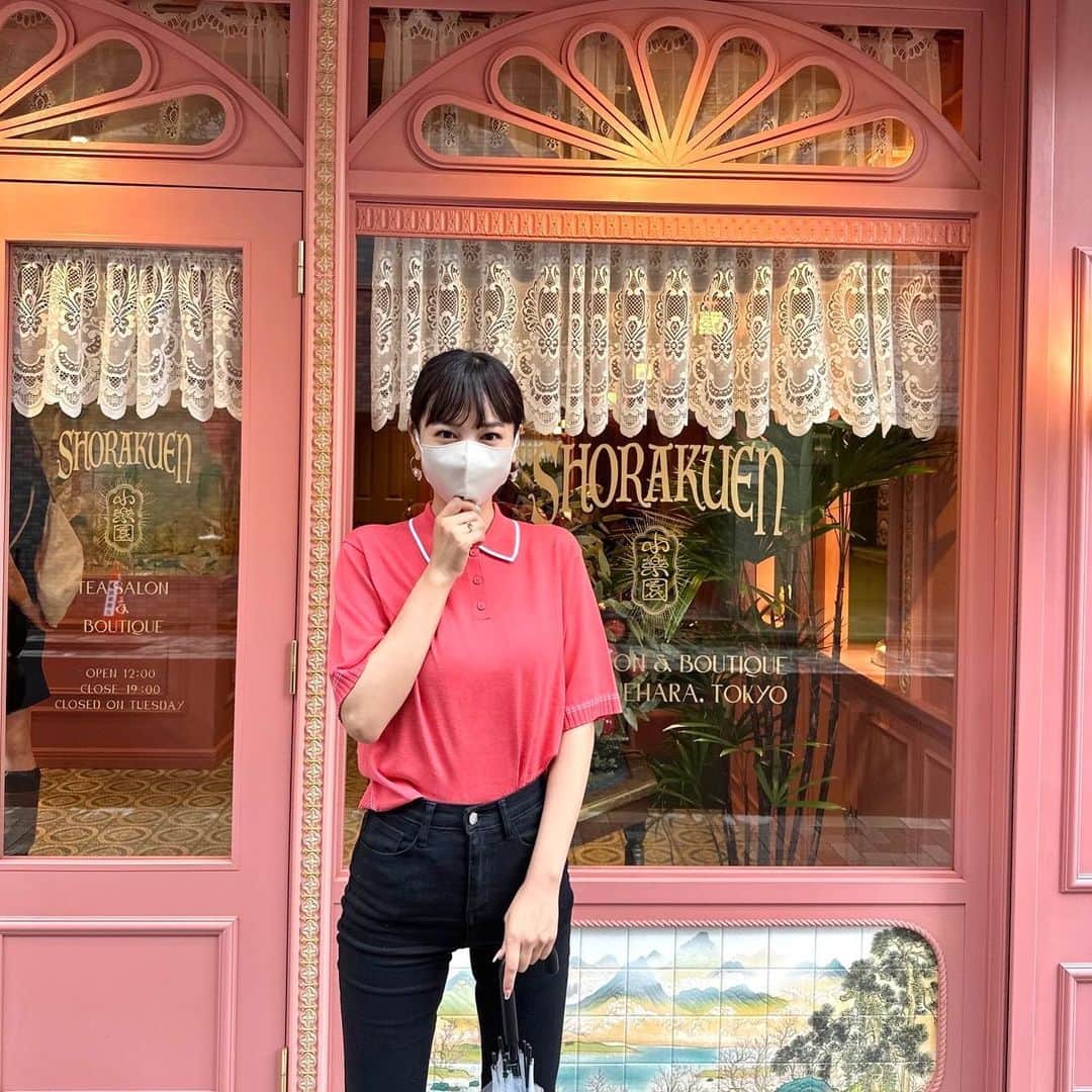 夏江紘実のインスタグラム：「. 歩いてたら可愛いお店発見したよ🥰🌷🗻🌼自然にそのまま吸い込まれて入っちゃった😋笑 山菓子がいっぱいあってまた行きたい🗻 . . #小楽園　#台湾茶  #山菓子」