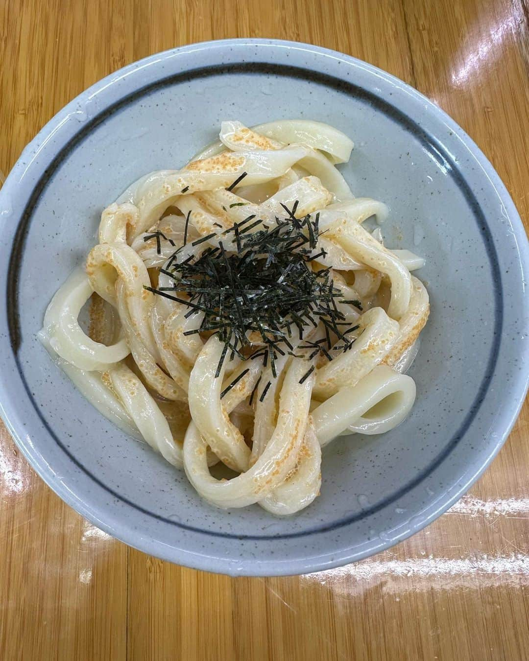 愛川ゆず季さんのインスタグラム写真 - (愛川ゆず季Instagram)「讃岐うどん🤍 お昼はすきなものたべてるよ🤍  #うどん #讃岐うどん #チートデイ　#夏ゆずhf」5月20日 15時28分 - aikawa_yuzuki