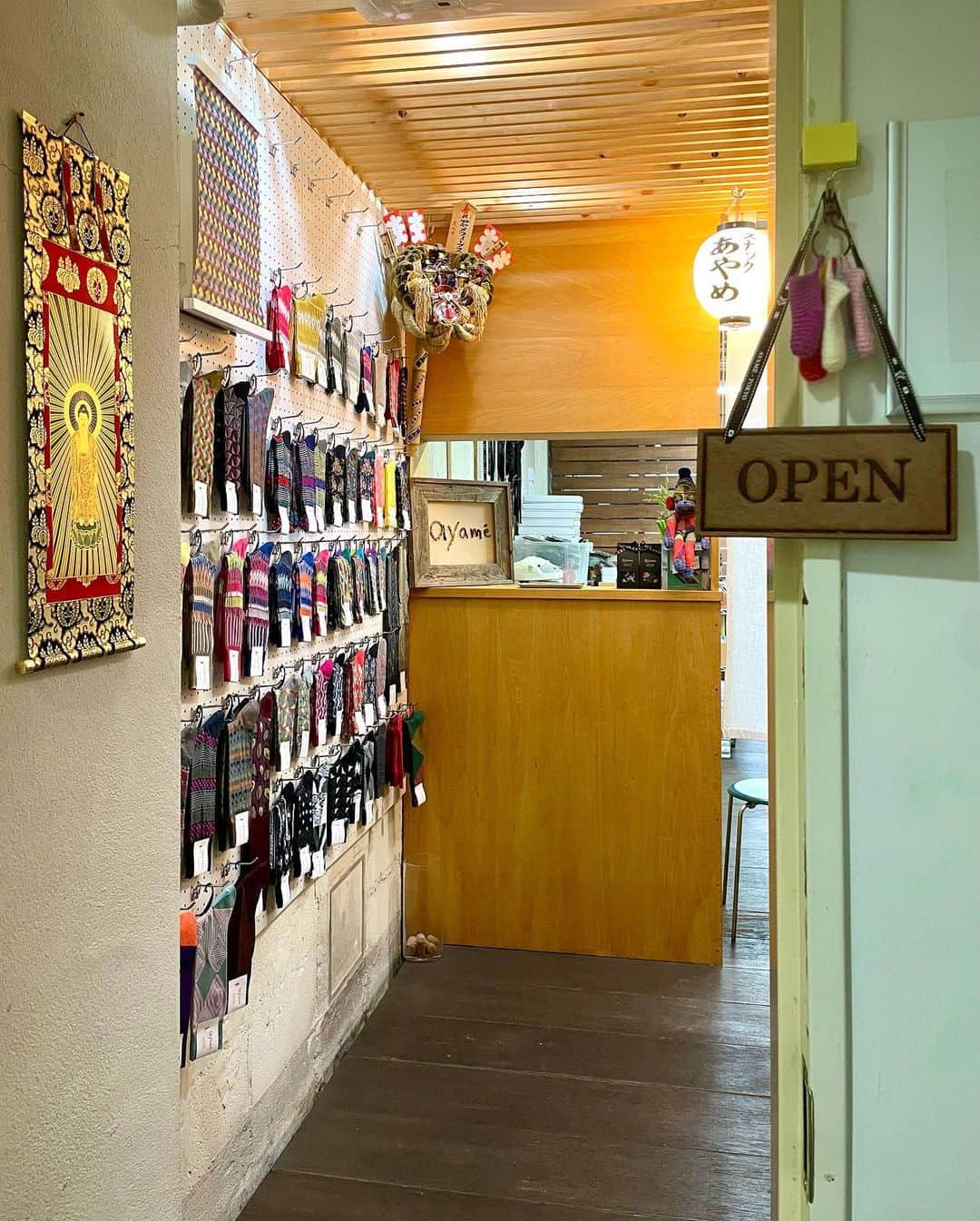 アヤメのインスタグラム：「Ayame shop in Tokyo🇯🇵   Tomigaya 1-9-19, Shibuya-ku, Tokyo 151-0063 JAPAN  アトリエショップ、木金土曜日営業しております🥳 都合により急なお休みもありますので、事前にGoogleでご確認下さい🧦  東京都渋谷区富ヶ谷1-9-19 代々木公園QビルB1A  #ayamesocks #富ヶ谷 #代々木八幡 #代々木公園 #奥渋 #靴下 #🧦 #靴下好きな人と繋がりたい #靴下好き」