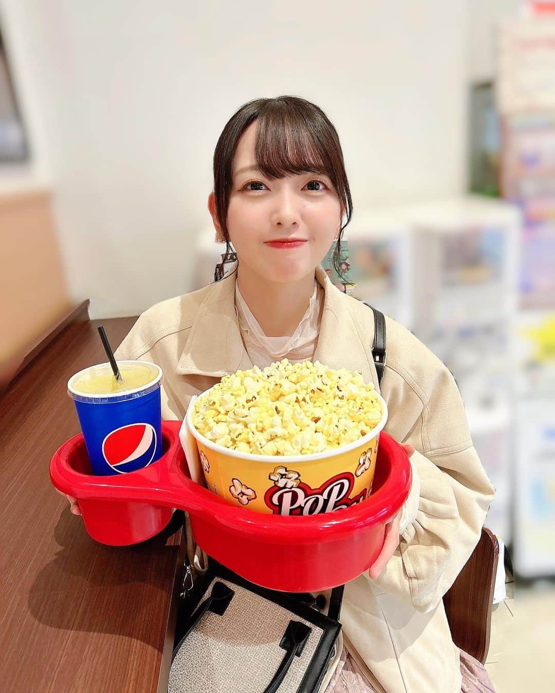 石田みなみさんのインスタグラム写真 - (石田みなみInstagram)「⁡ 映画館で食べる ポップコーンだいすき🍿🤍 ⁡ #STU48 #charmingtrip #idol #アイドル #Stucharmingtrip #石田みなみ ⁡#映画館 #映画 #movie」5月20日 16時15分 - ishida.minami_373