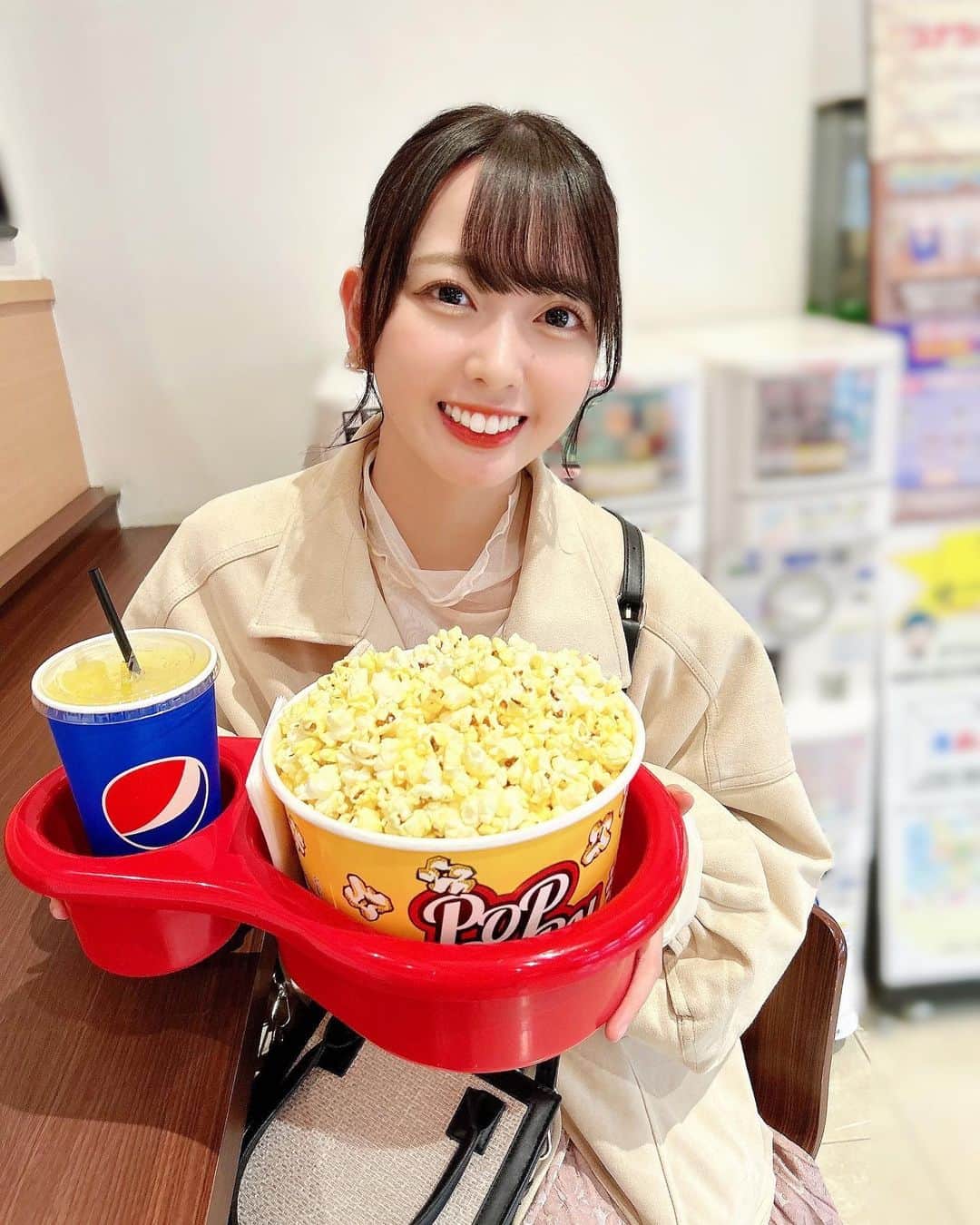 石田みなみのインスタグラム：「⁡ 映画館で食べる ポップコーンだいすき🍿🤍 ⁡ #STU48 #charmingtrip #idol #アイドル #Stucharmingtrip #石田みなみ ⁡#映画館 #映画 #movie」